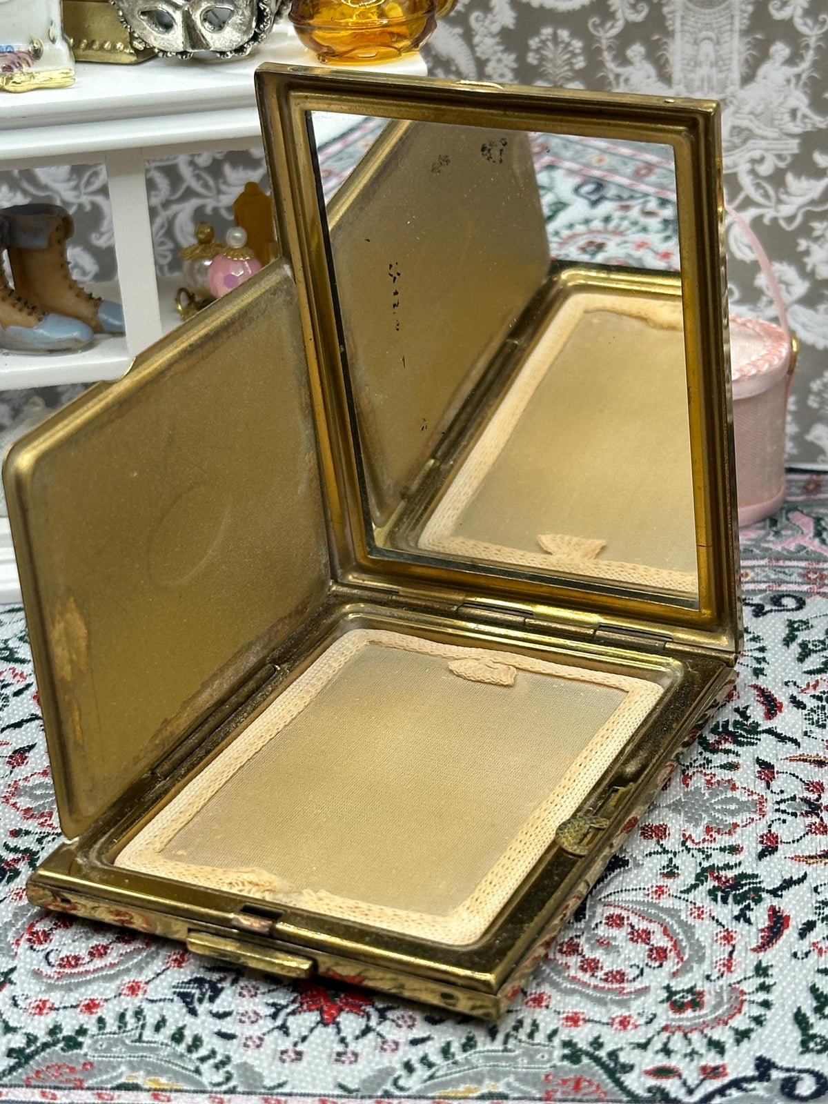 Kigu Art Deco Rectangle Powder Compact – 7.5cm, Gold Tone, Blank Cartouche