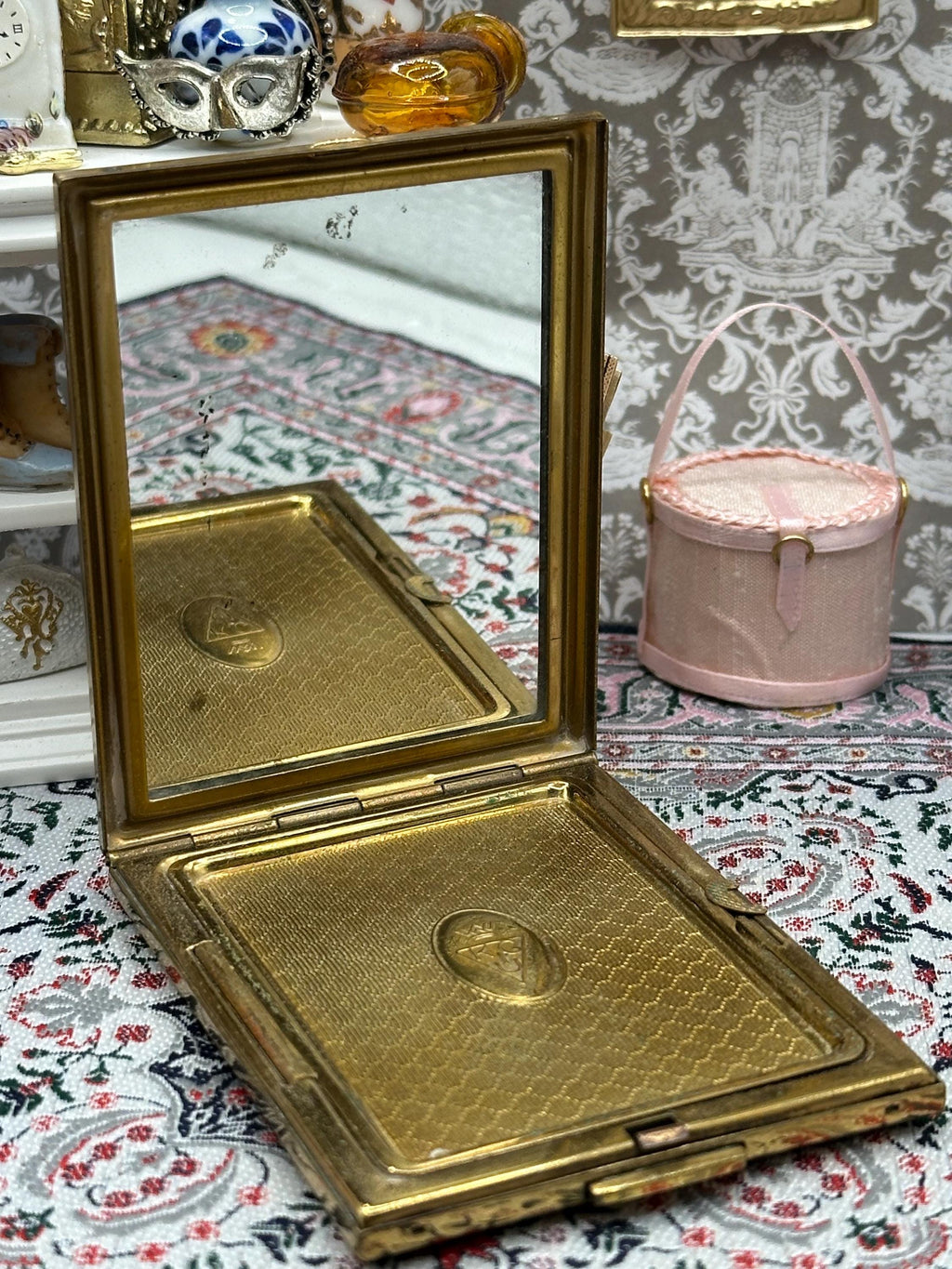 Kigu Art Deco Rectangle Powder Compact – 7.5cm, Gold Tone, Blank Cartouche