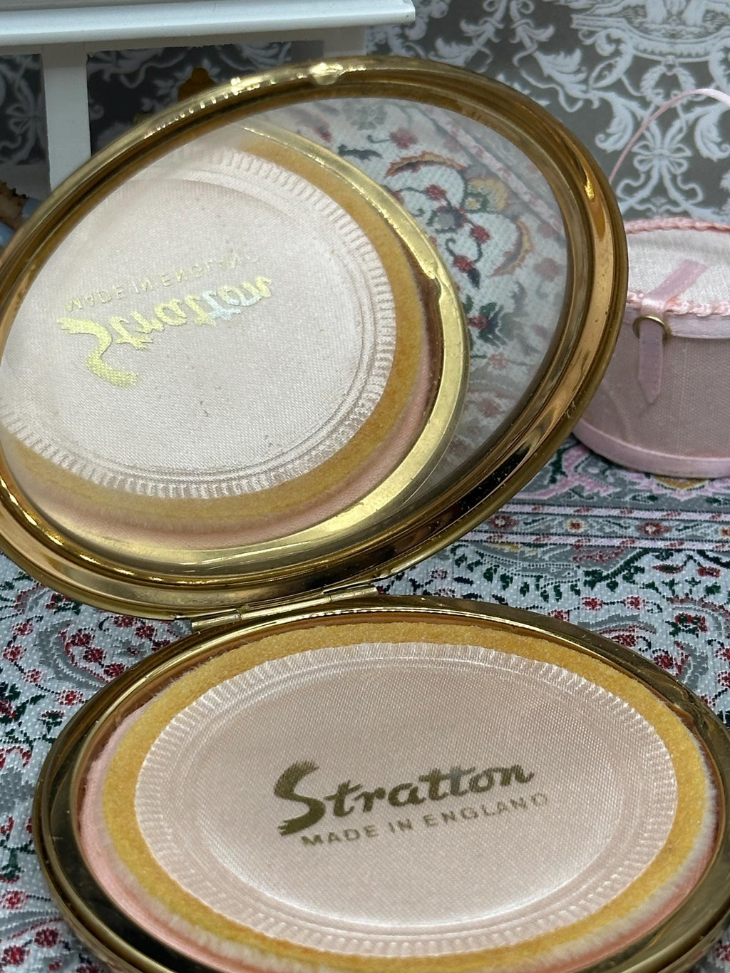 Vintage Stratton 21st Birthday Powder Compact with Key Motif - Boxed Beauty Accessory