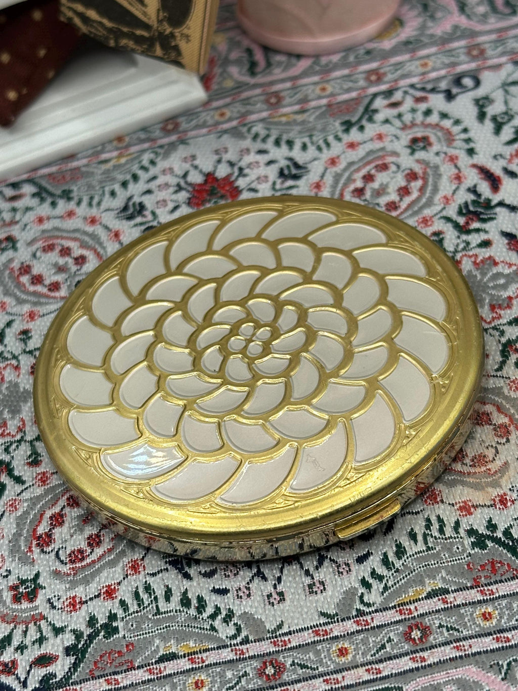 Vintage Guerlain Powder Compact Mirror – Meteorites Éclats de Nacre Millennium 2000 Limited Edition Collectible