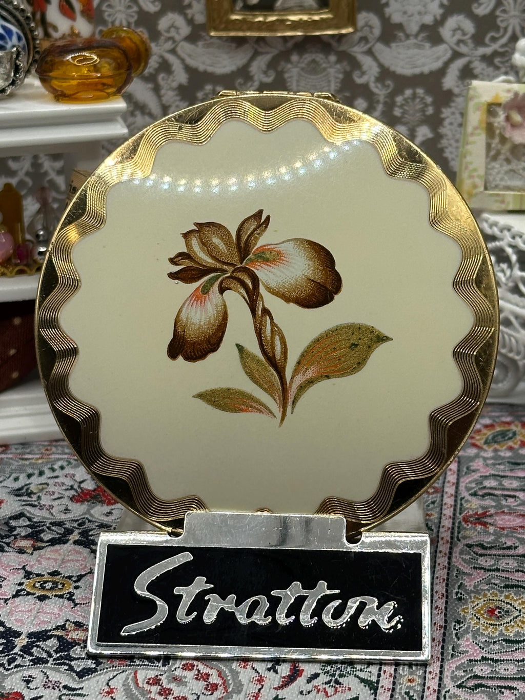 Vintage Stratton Floral Powder Compact | Cream & Gold Scalloped Lid, 8.5 cm
