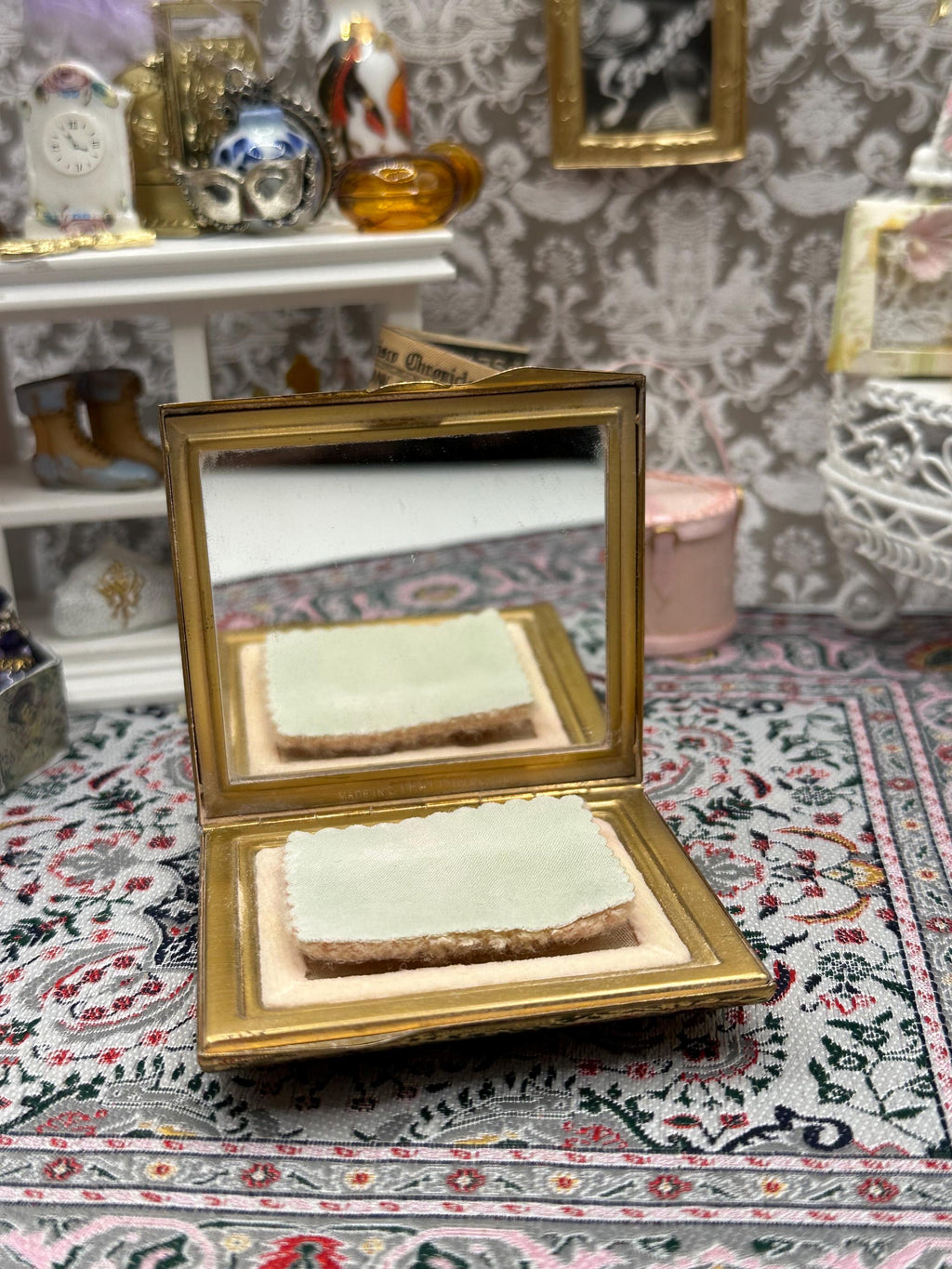 Boxed Stratton Square Powder Compact – Gold Tone, Unused with Powder Blue Pouch and box