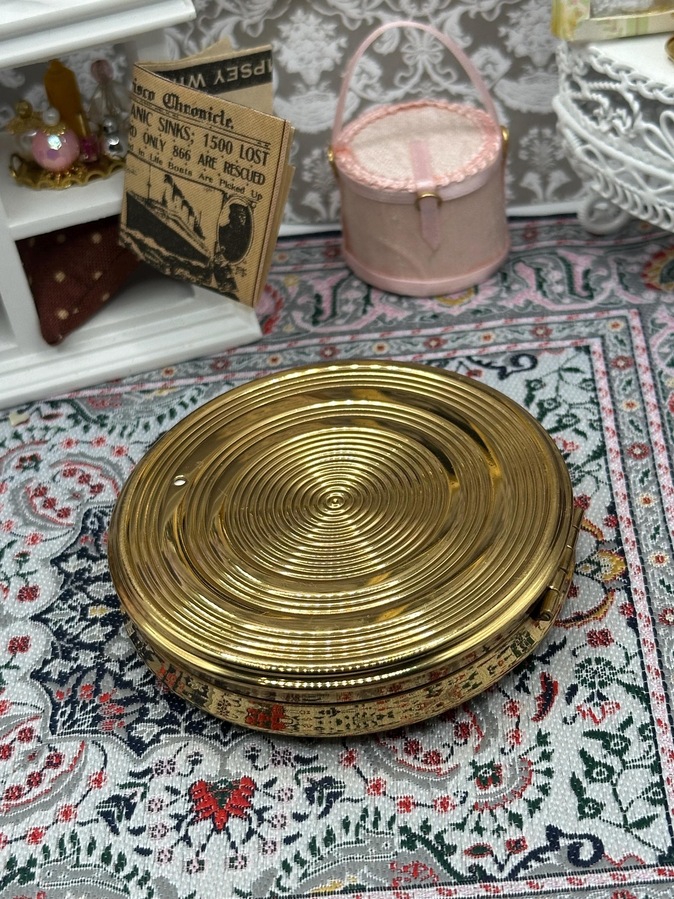 Vintage Piccadilly by Regent of London Powder Compact – Gold Tone Guilloché & Concentric Rings, Unused
