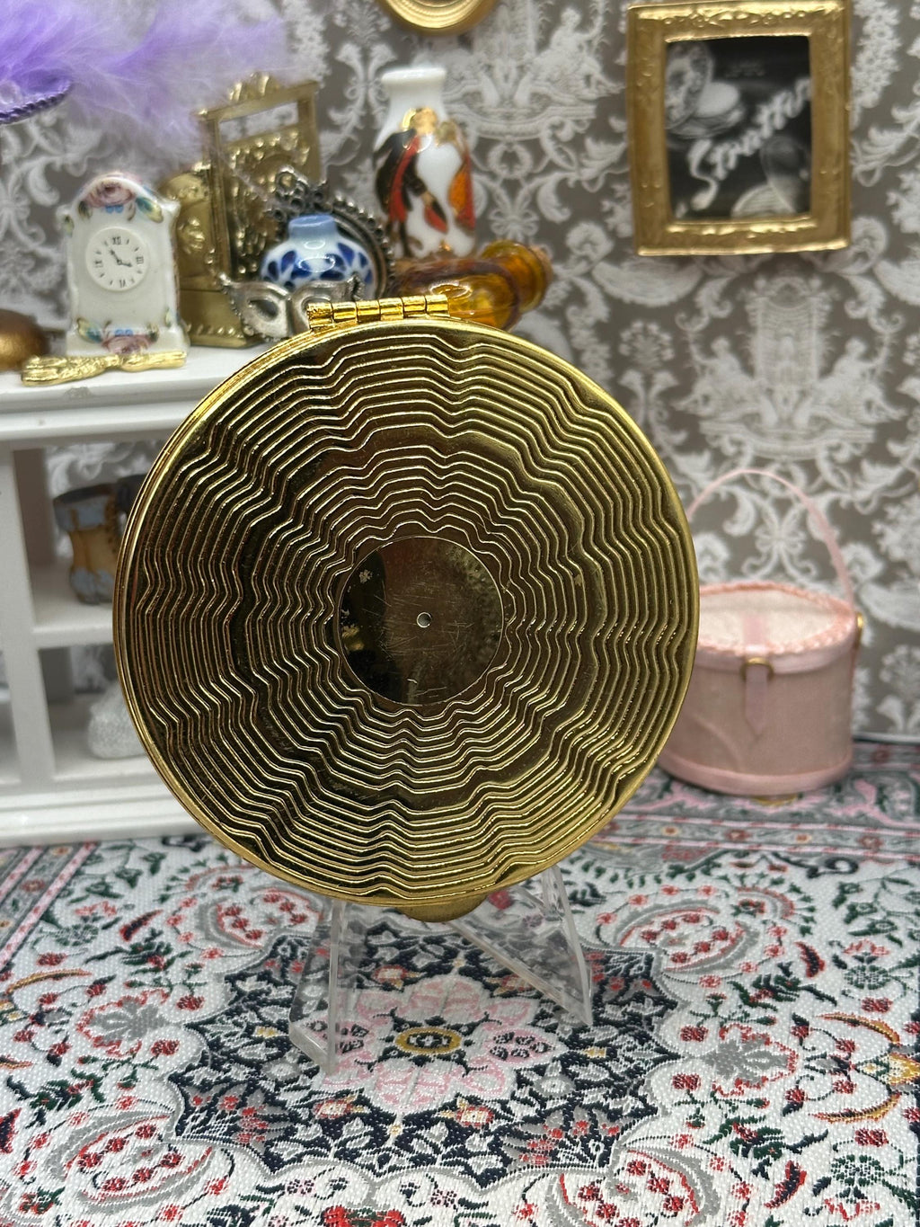 Vintage Mesh Top Gold Tone Powder Compact with Mirror