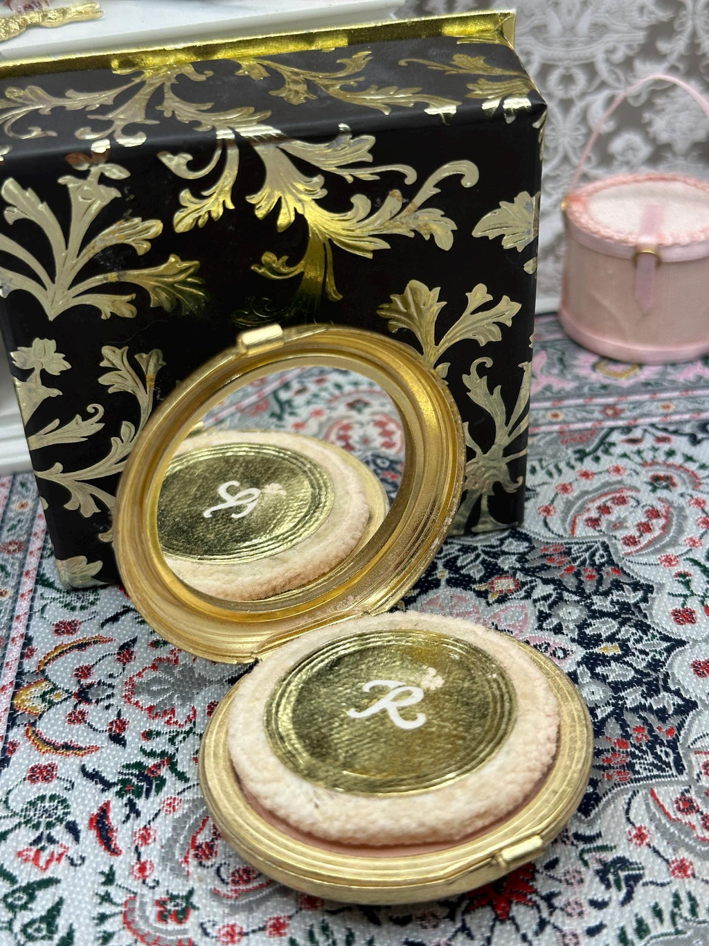 Revlon Van Cleef & Arpels Powder Compact Green Enamel Gold Tone Boxed Vintage 1960s Collectable