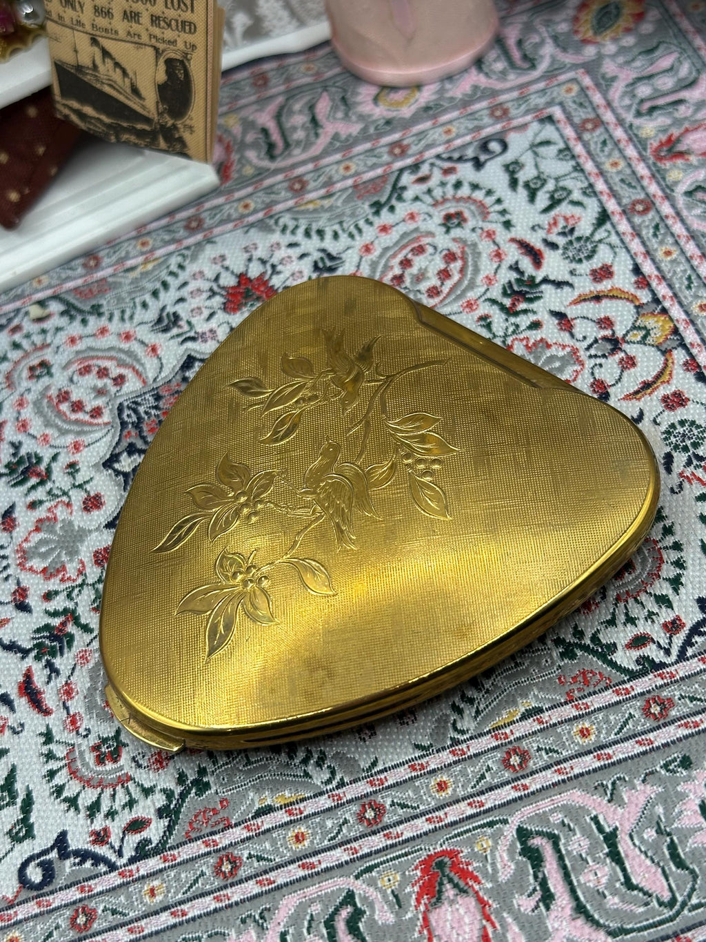 Kigu Cherie Heart Shaped Powder Compact Gold Tone Floral Engraved Vintage Collectable