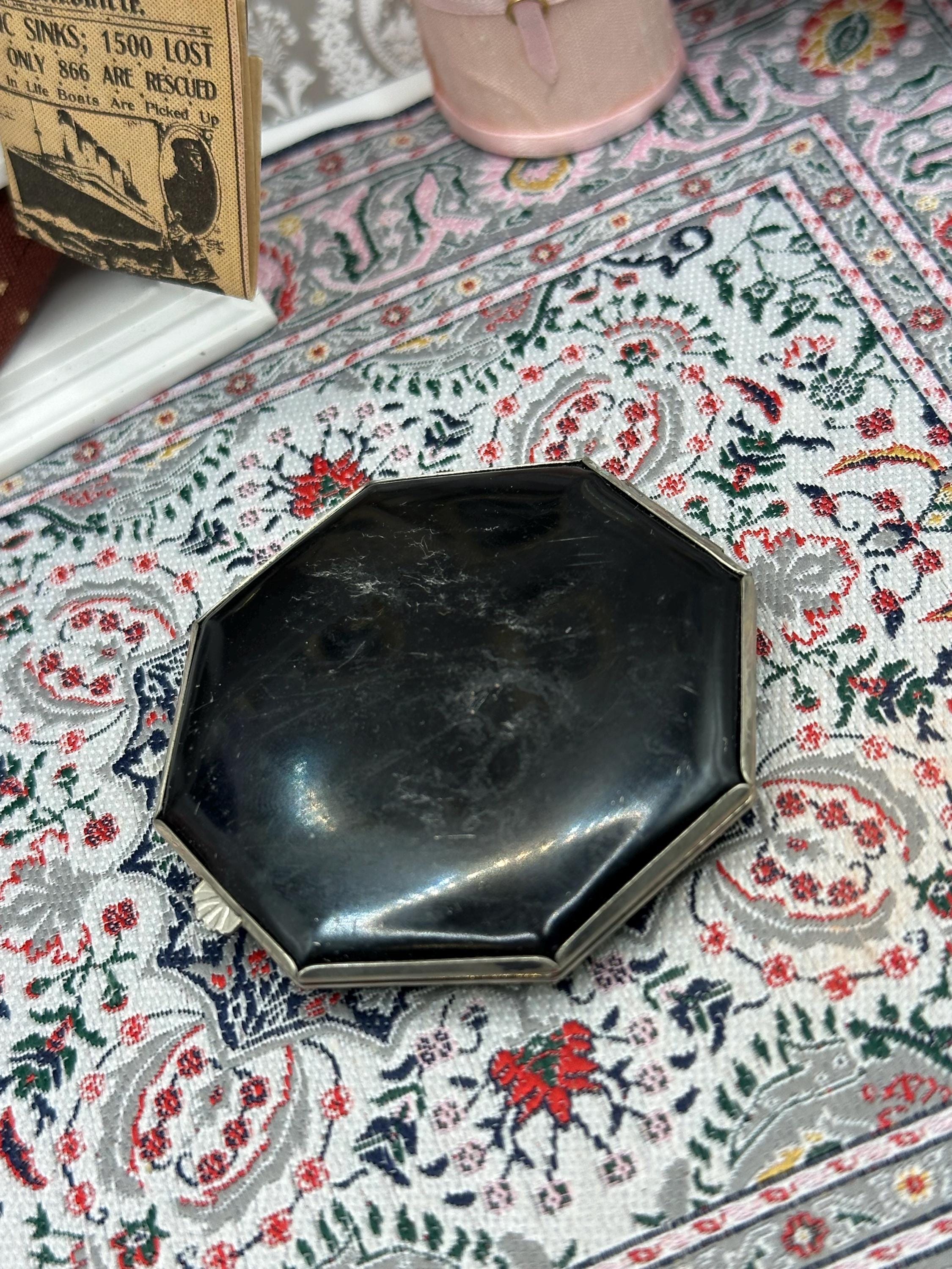 Gwenda Green Art Deco Powder Compact Vintage Octagonal Collectable