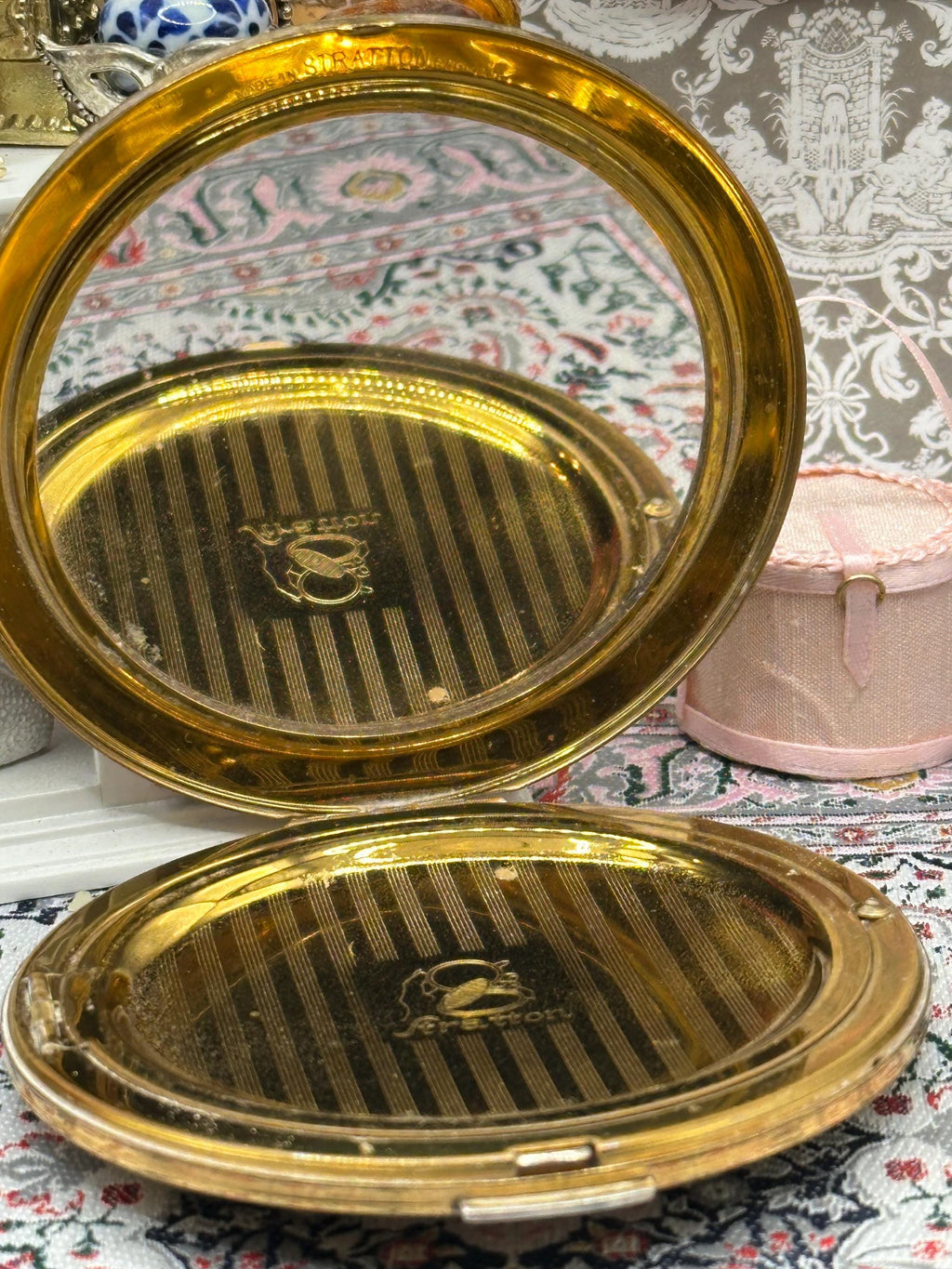 Vintage Stratton Horse Head Powder Compact - Collector's Piece