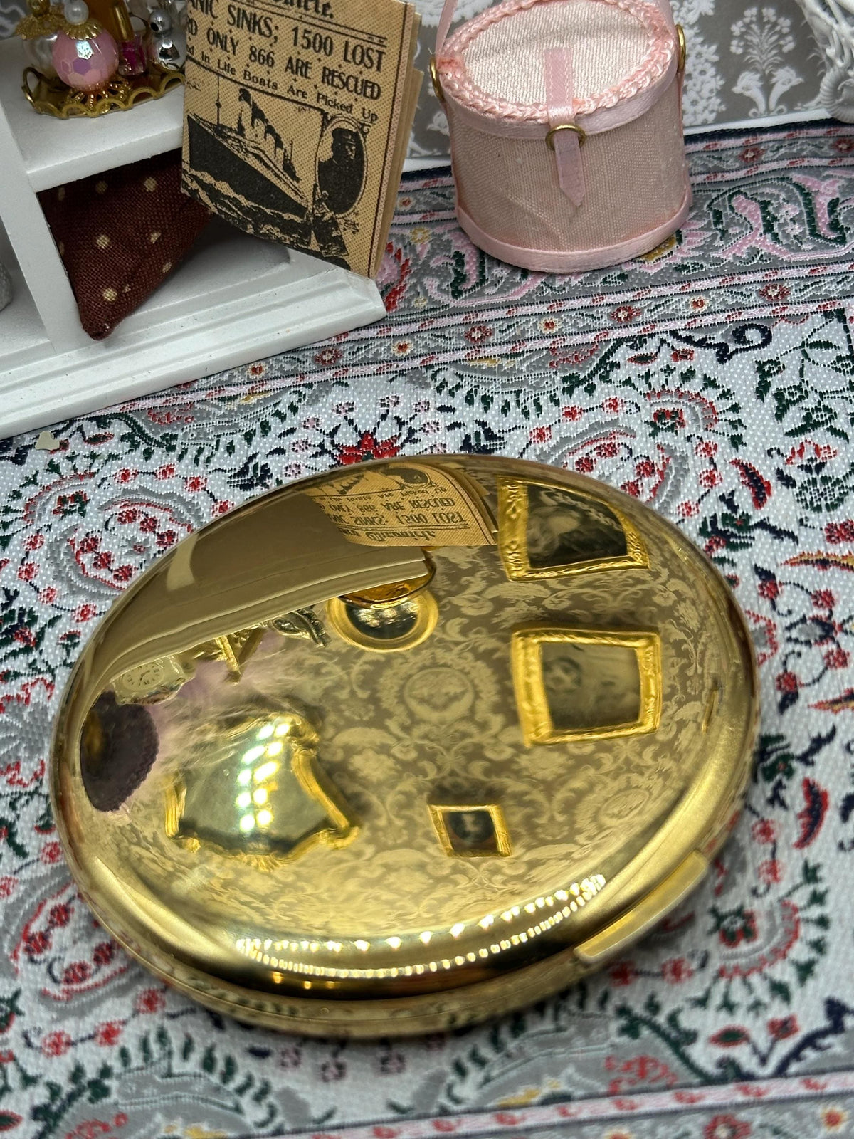 Vintage Powder Compact Black & Gold Engine Turned Makeup Compact Mirror