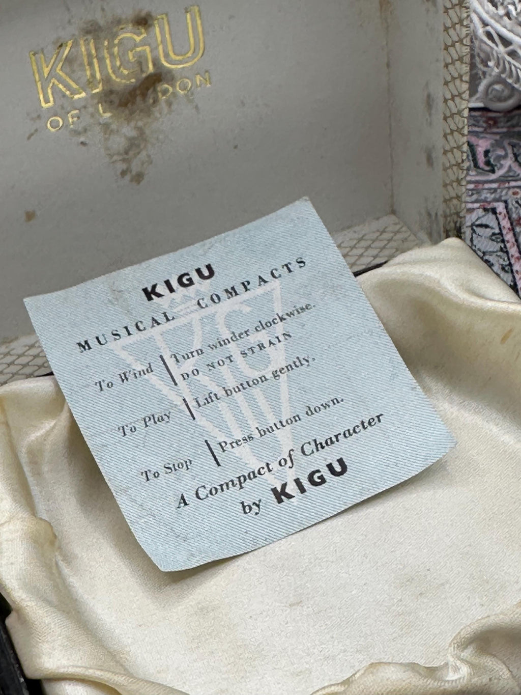 Kigu Concerto Musical Compact – Plays Anniversary Song, Boxed & Unused, Vintage Collectable