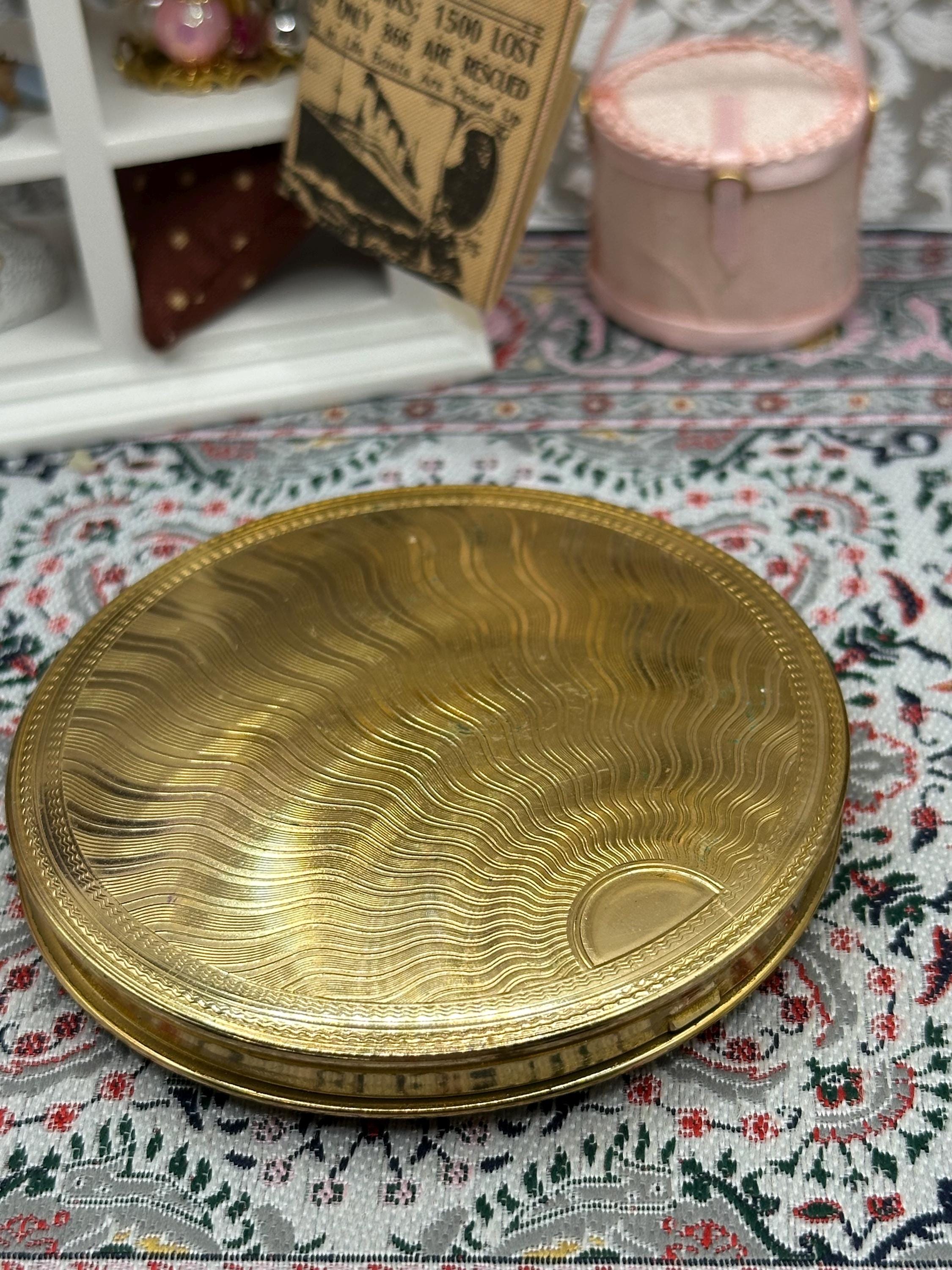 Vintage Gold Tone Guilloché Art Deco Style Powder Compact - Elegant Collectible Beauty Accessory