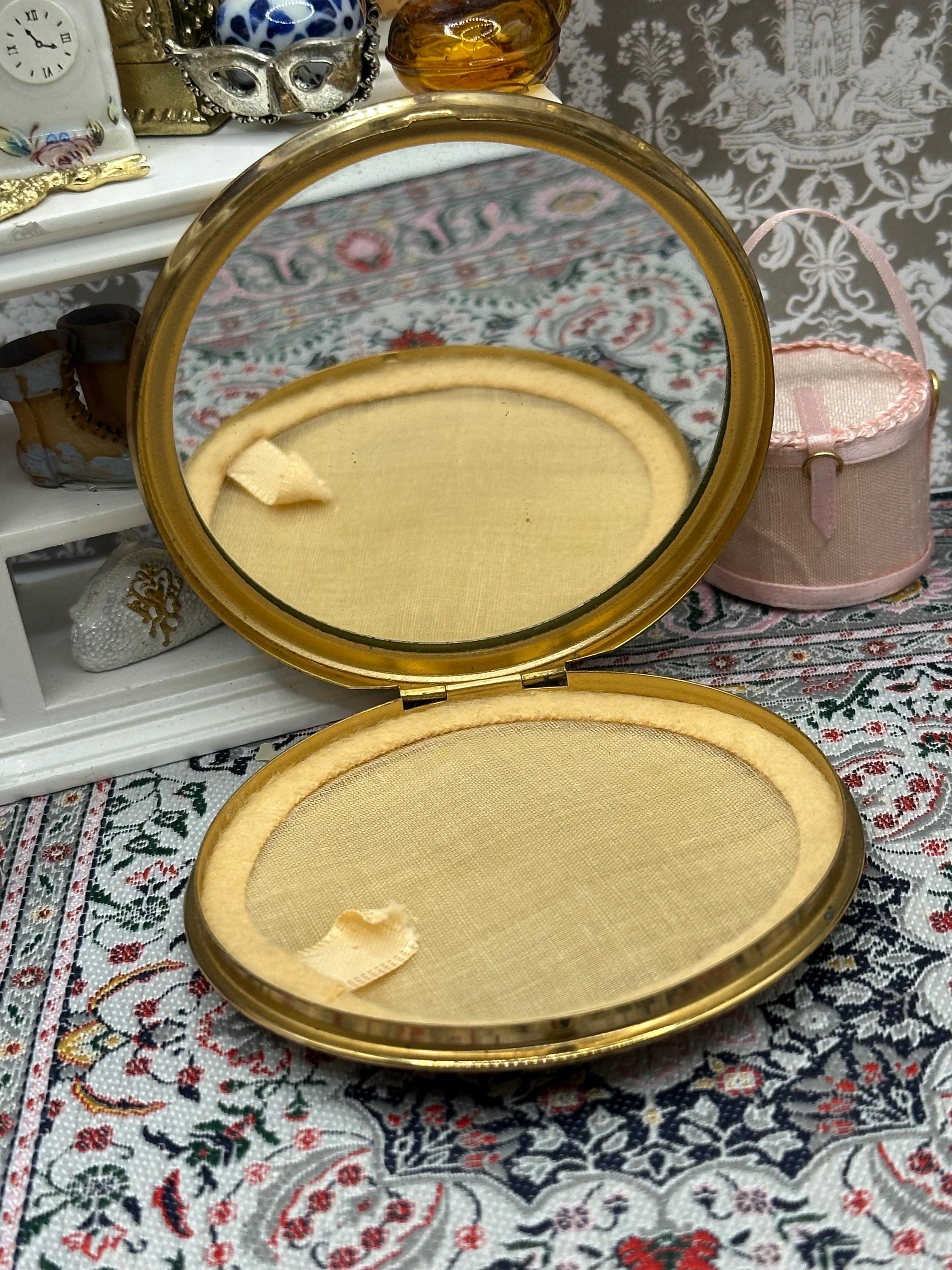 Vintage Gold Tone Guilloché Art Deco Style Powder Compact - Elegant Collectible Beauty Accessory
