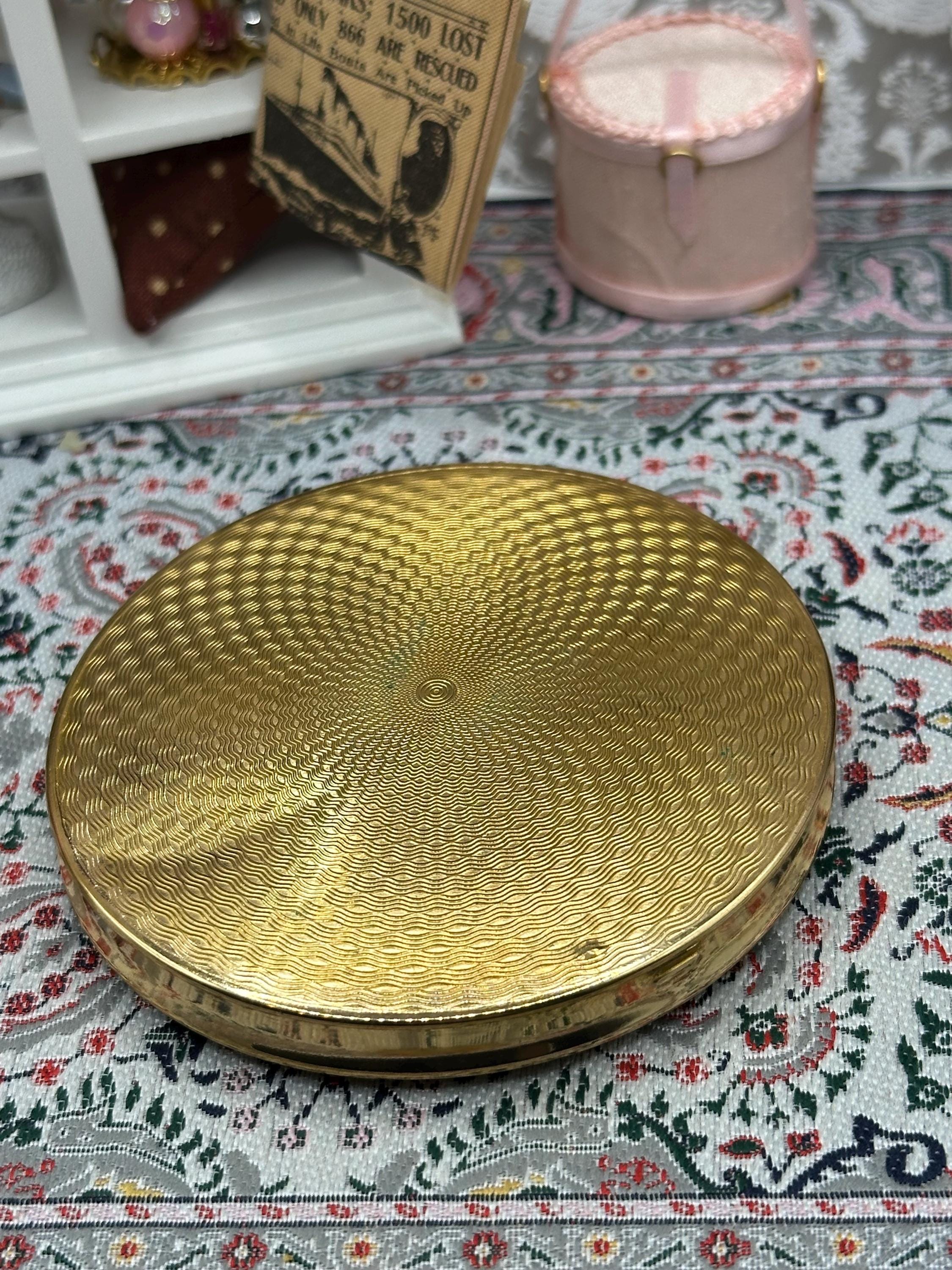 Vintage Gold Tone Guilloché Art Deco Style Powder Compact - Elegant Collectible Beauty Accessory