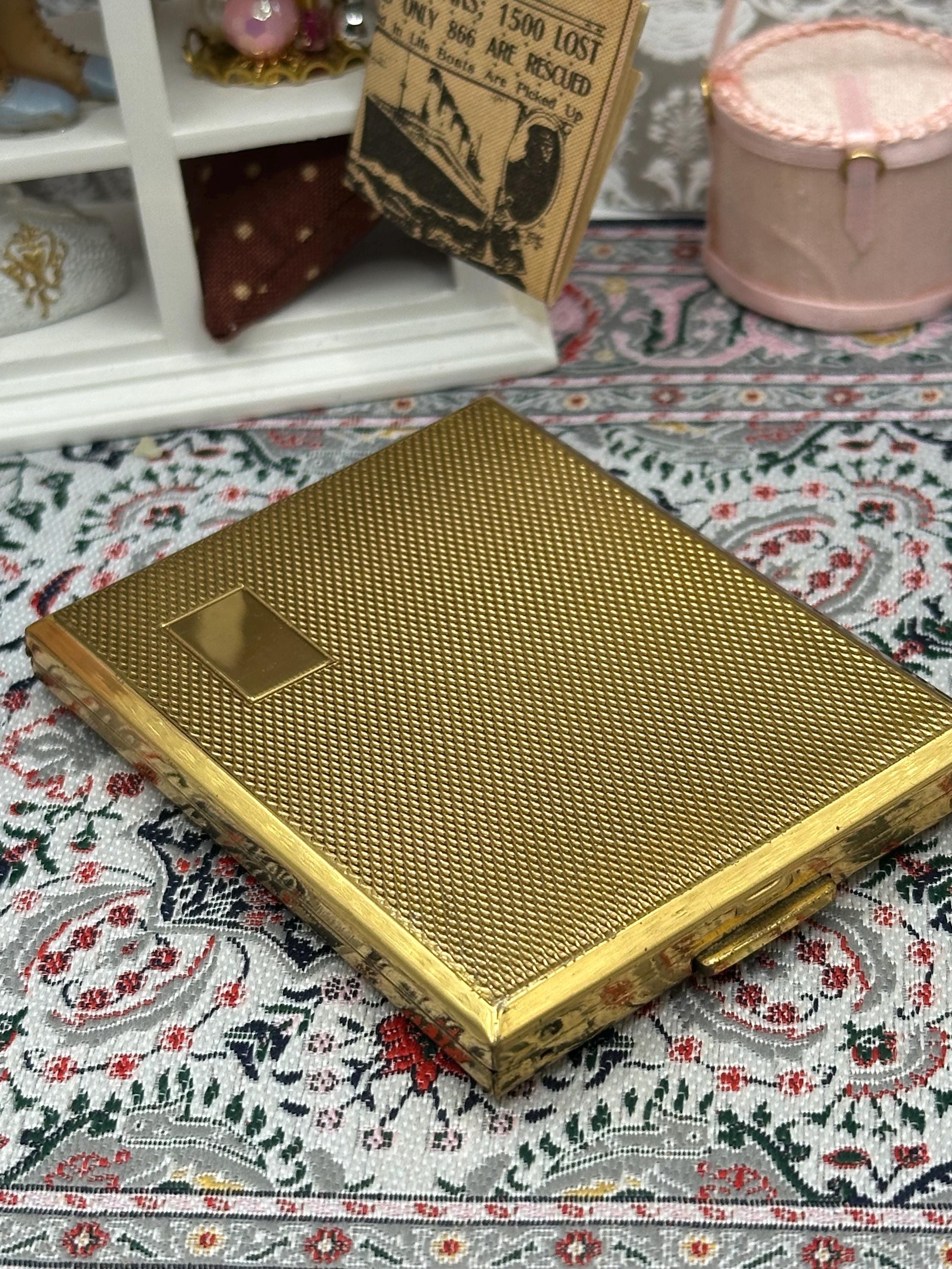 Kigu Art Deco Rectangle Powder Compact – 7.5cm, Gold Tone, Blank Cartouche