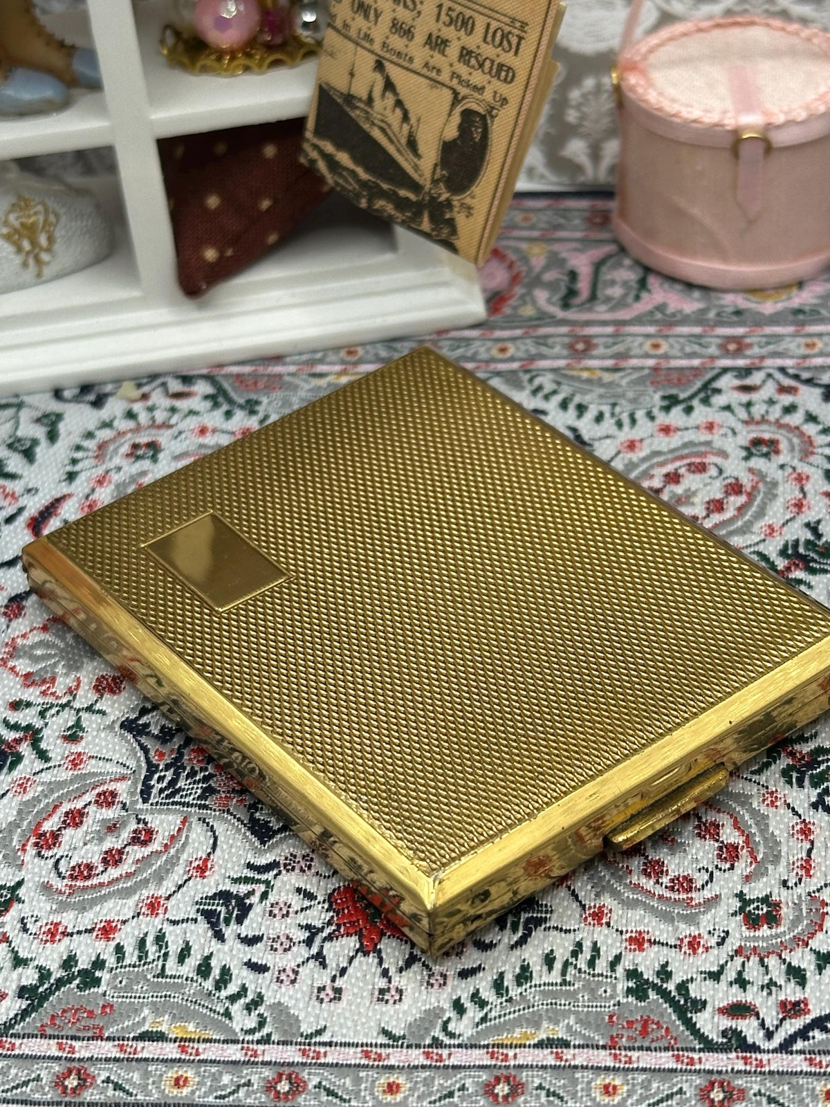 Kigu Art Deco Rectangle Powder Compact – 7.5cm, Gold Tone, Blank Cartouche