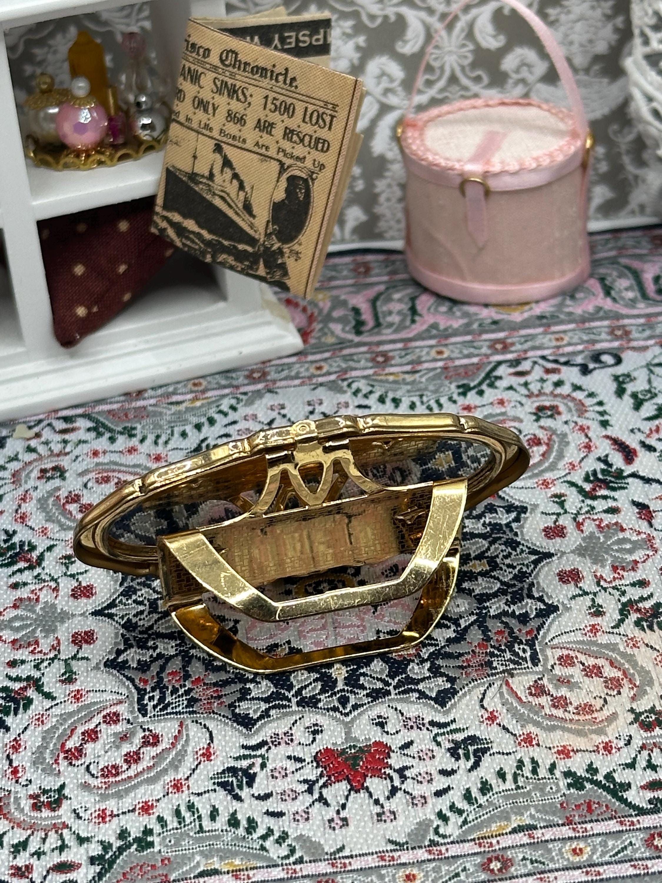 Vintage Stratton Lip-View Lipstick Holder – White Enamel Gold Christmas Tree