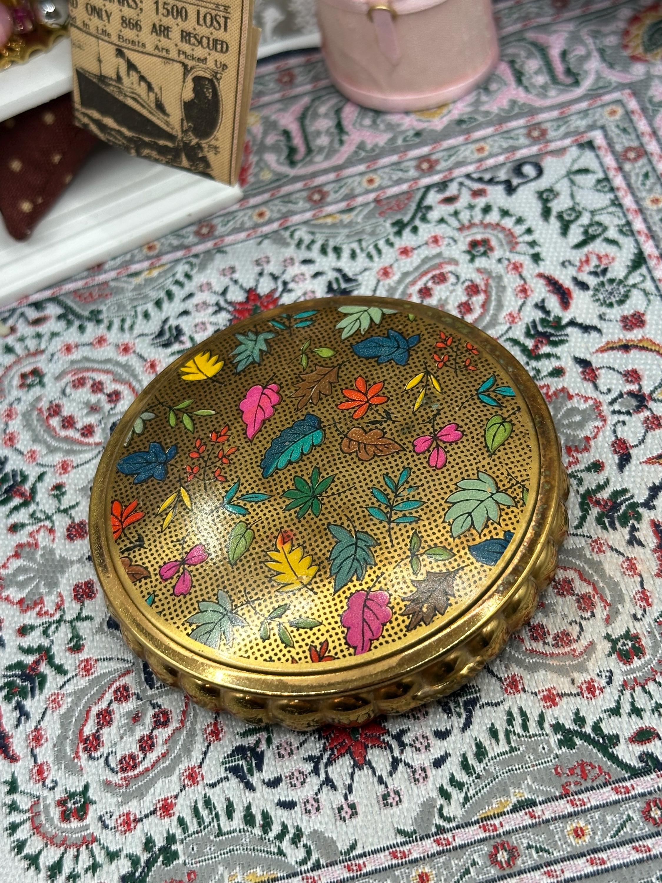 Mimosa Powder Compact Vintage Leaf Design Gold Tone Retro Collectable Makeup Accessory
