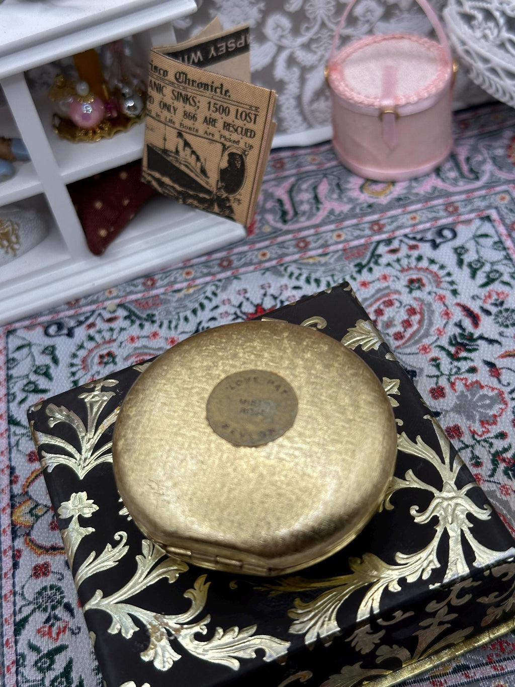 Revlon Van Cleef & Arpels Powder Compact Green Enamel Gold Tone Boxed Vintage 1960s Collectable