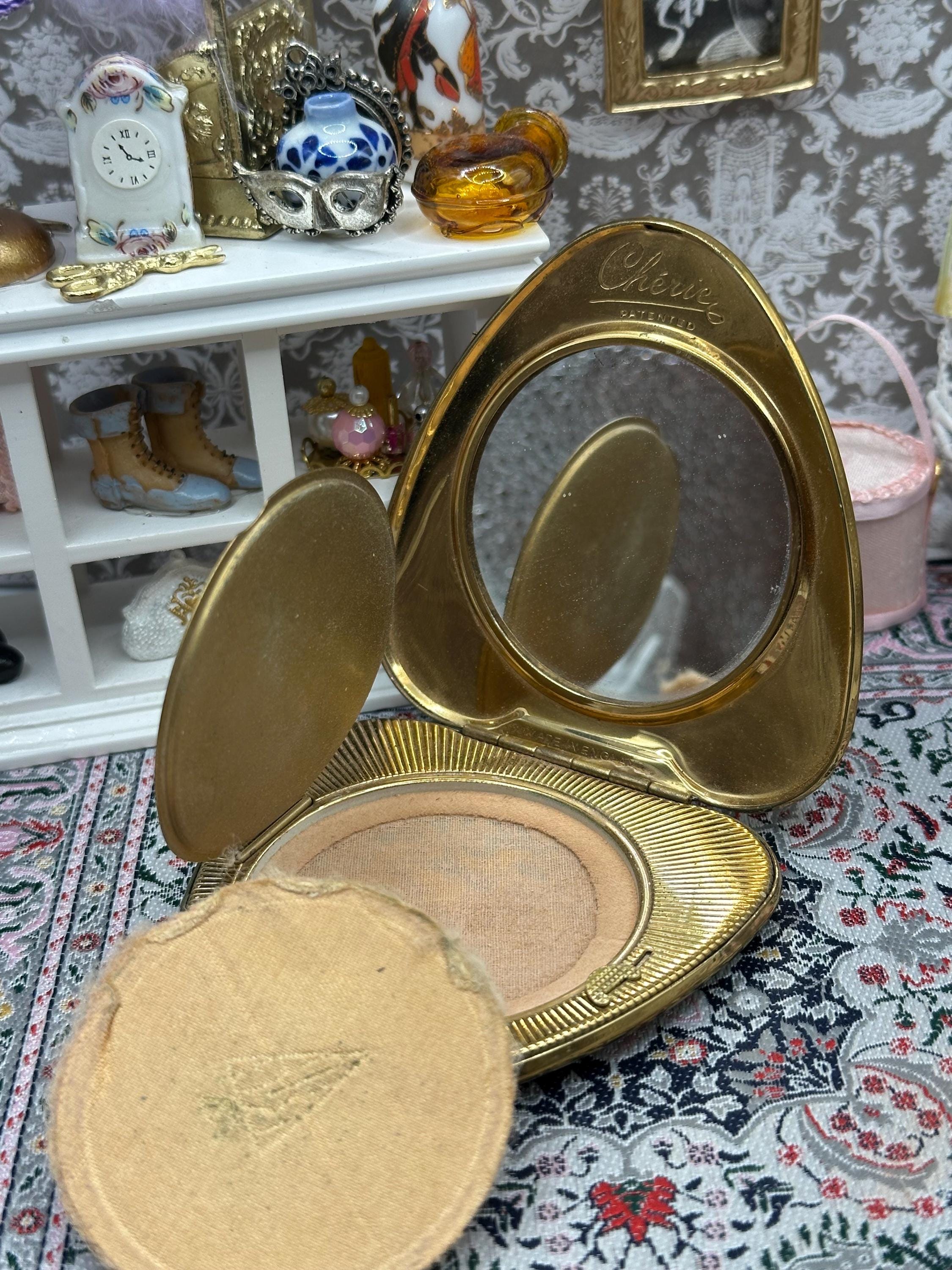 Kigu Cherie Heart Shaped Powder Compact Gold Tone Floral Engraved Vintage Collectable