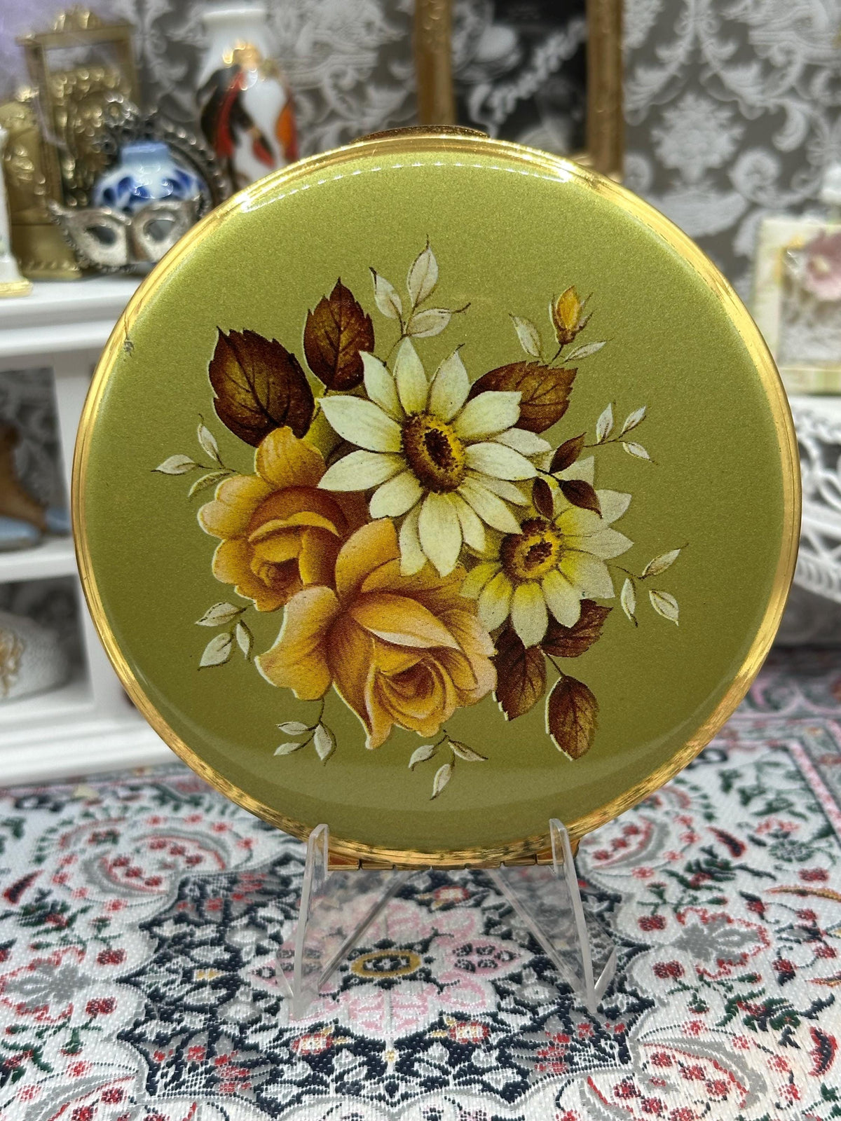 Kigu Powder Compact Floral Gold Tone Vintage Collectable 8cm