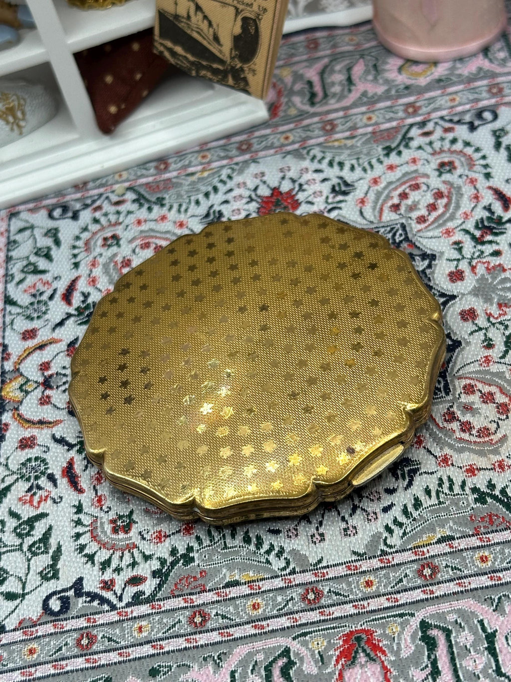 Stratton powder compact 1950s gold tone mother of pearl floral 7.5cm vintage scalloped edge