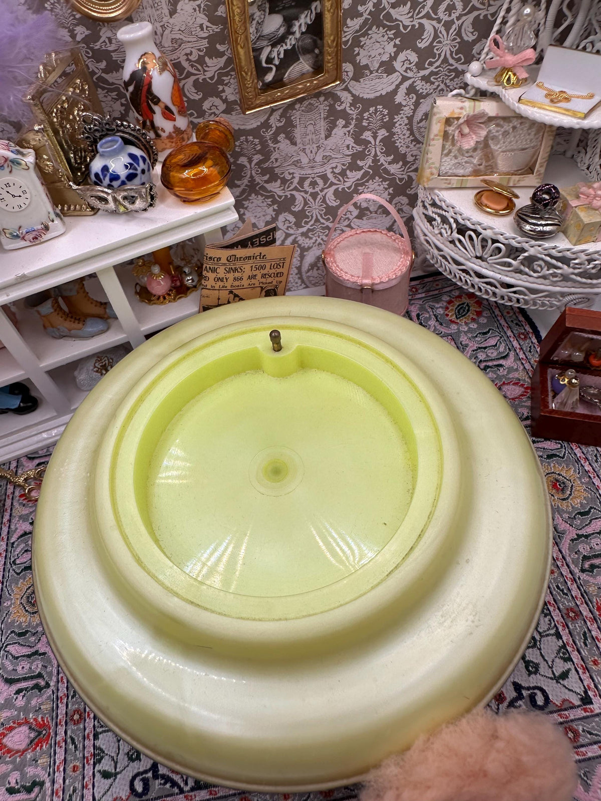 Vintage Yellow Bakelite Musical Powder Pot Bowl – 1950s Vanity Decor