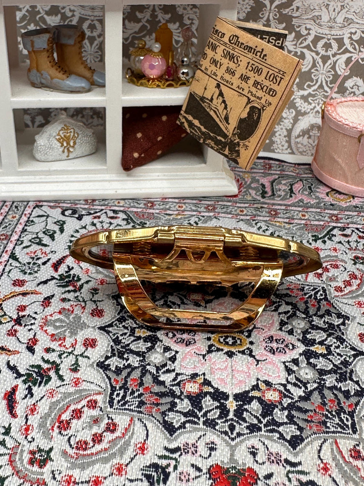 Stratton Lip View Gold Tone Leaf Design Lipstick Mirror Vintage Vanity 6cm