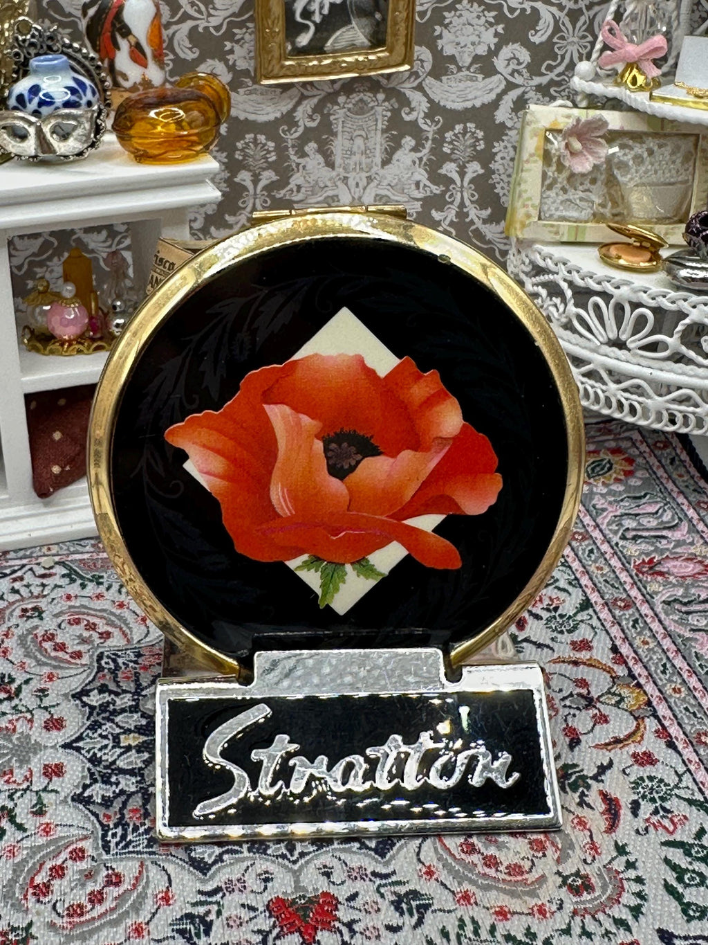 Stratton powder compact poppy motif gold tone 1970s floral vanity accessory