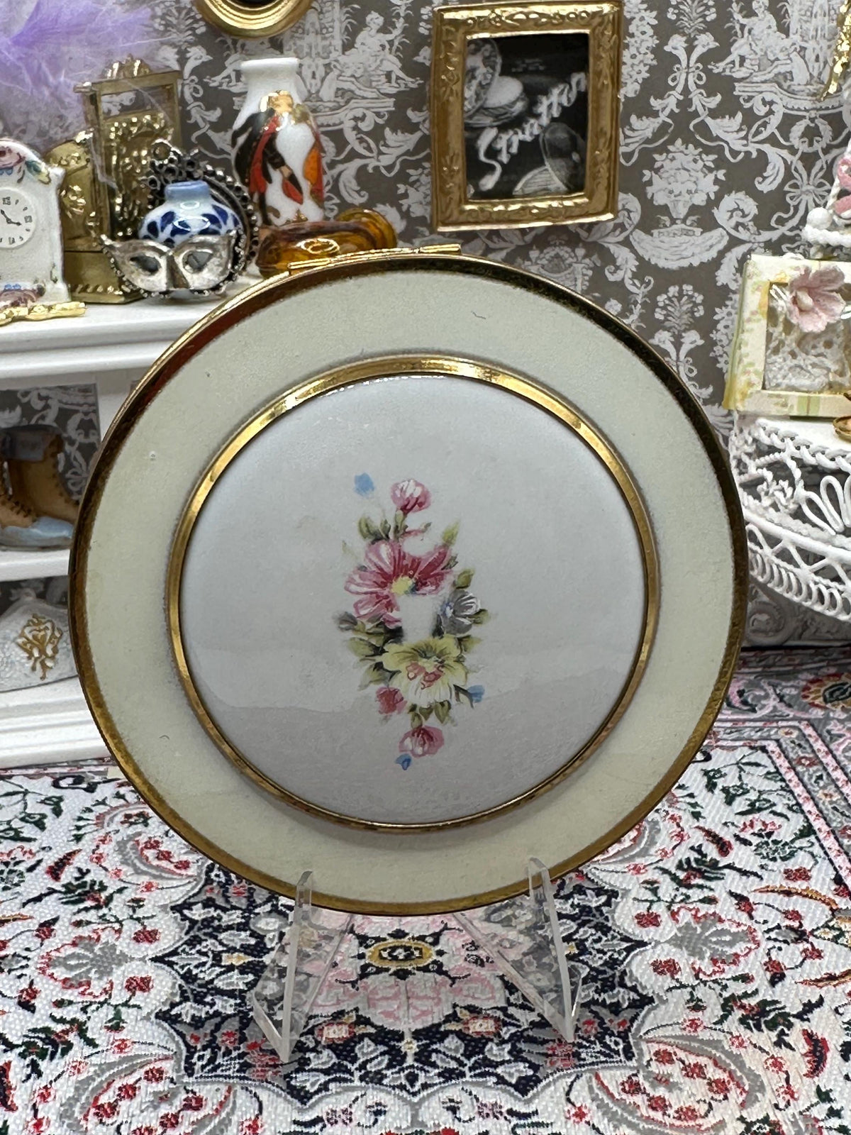 Mascot powder compact cream enamel porcelain flower insert 1950s gold tone vintage accessory