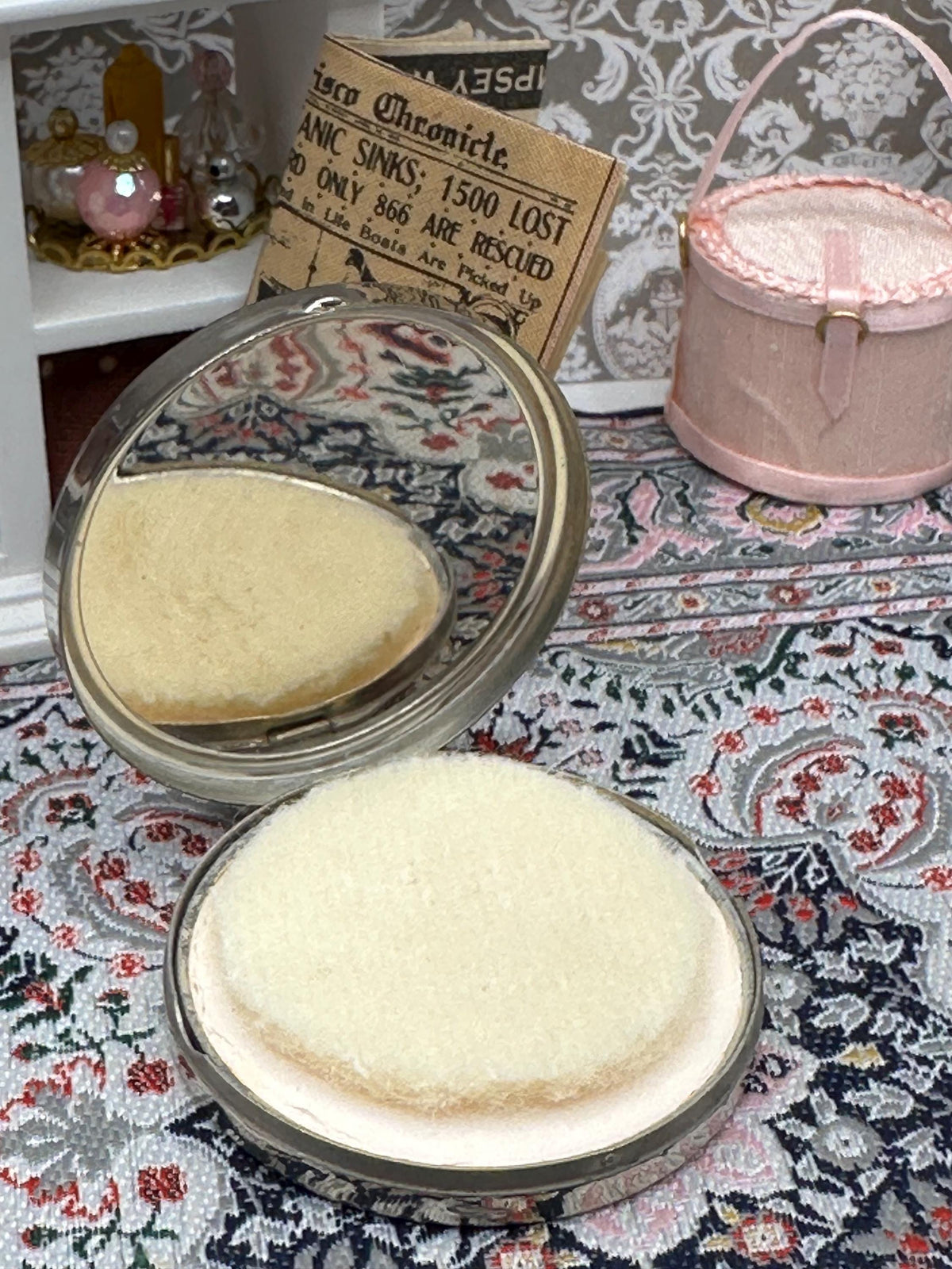 Rare King Edward VIII coronation powder compact 1937 attributed Rachel Original puff Collector’s piece