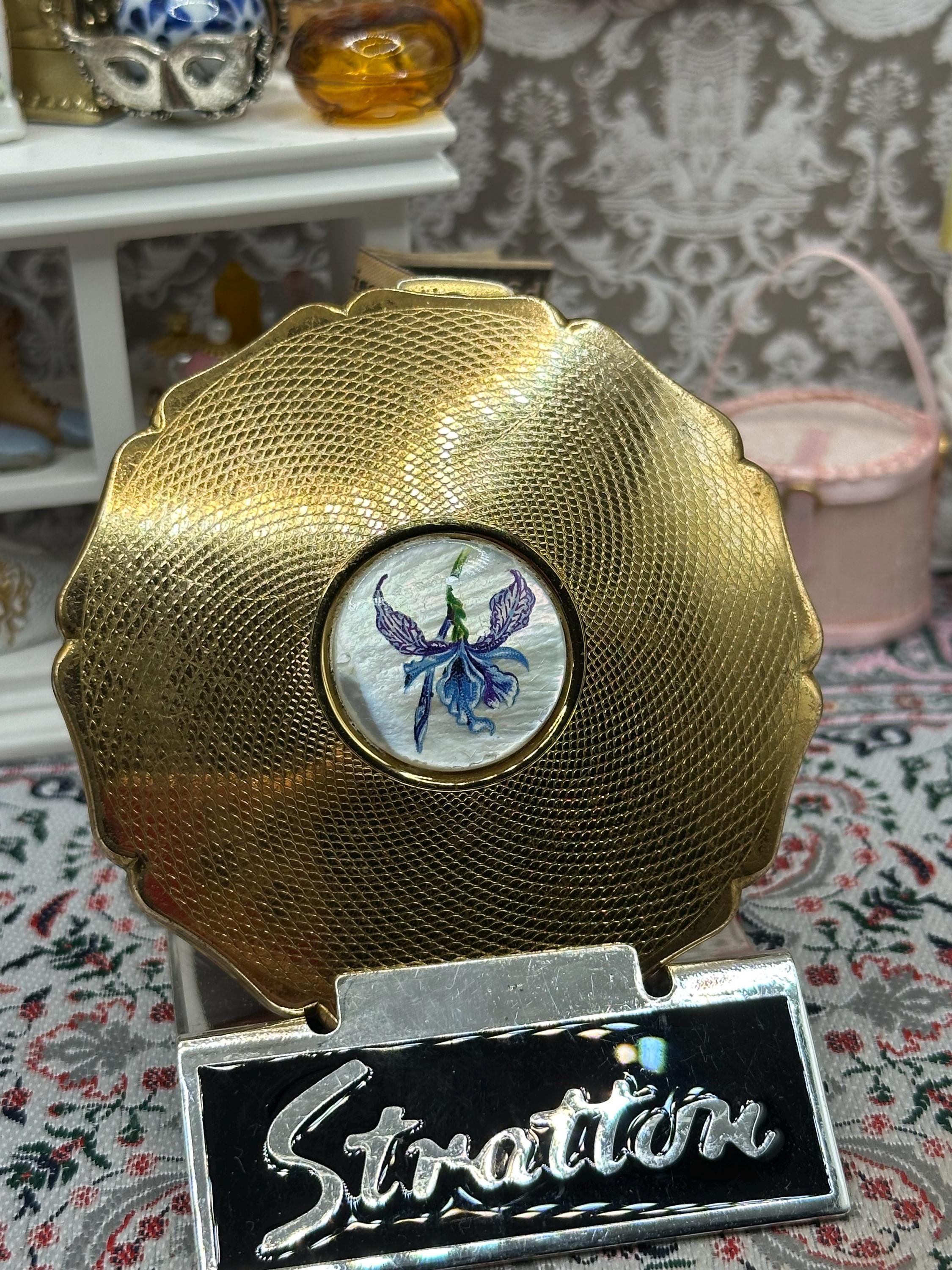 Stratton powder compact 1950s gold tone mother of pearl floral 7.5cm vintage scalloped edge
