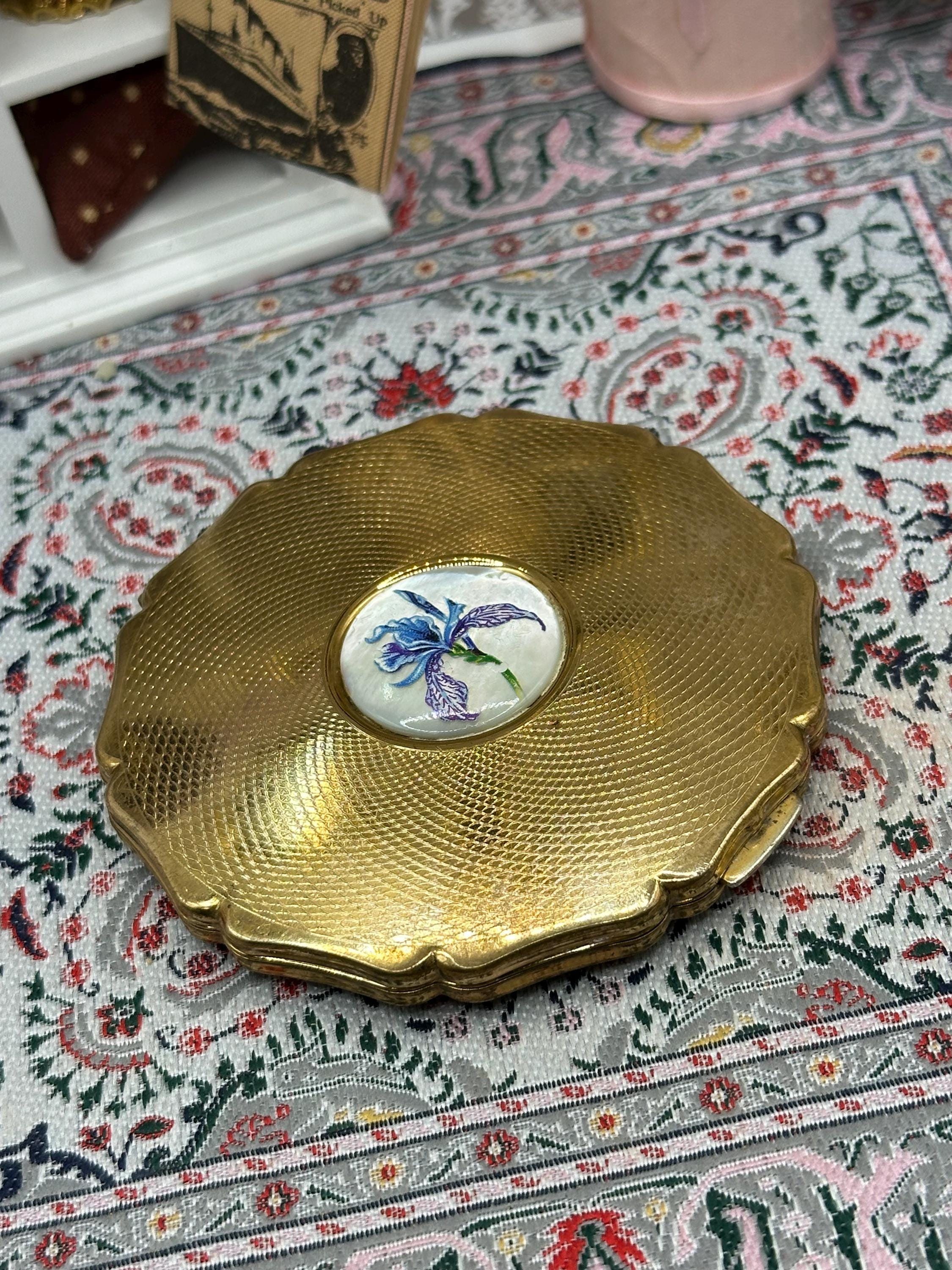Stratton powder compact 1950s gold tone mother of pearl floral 7.5cm vintage scalloped edge