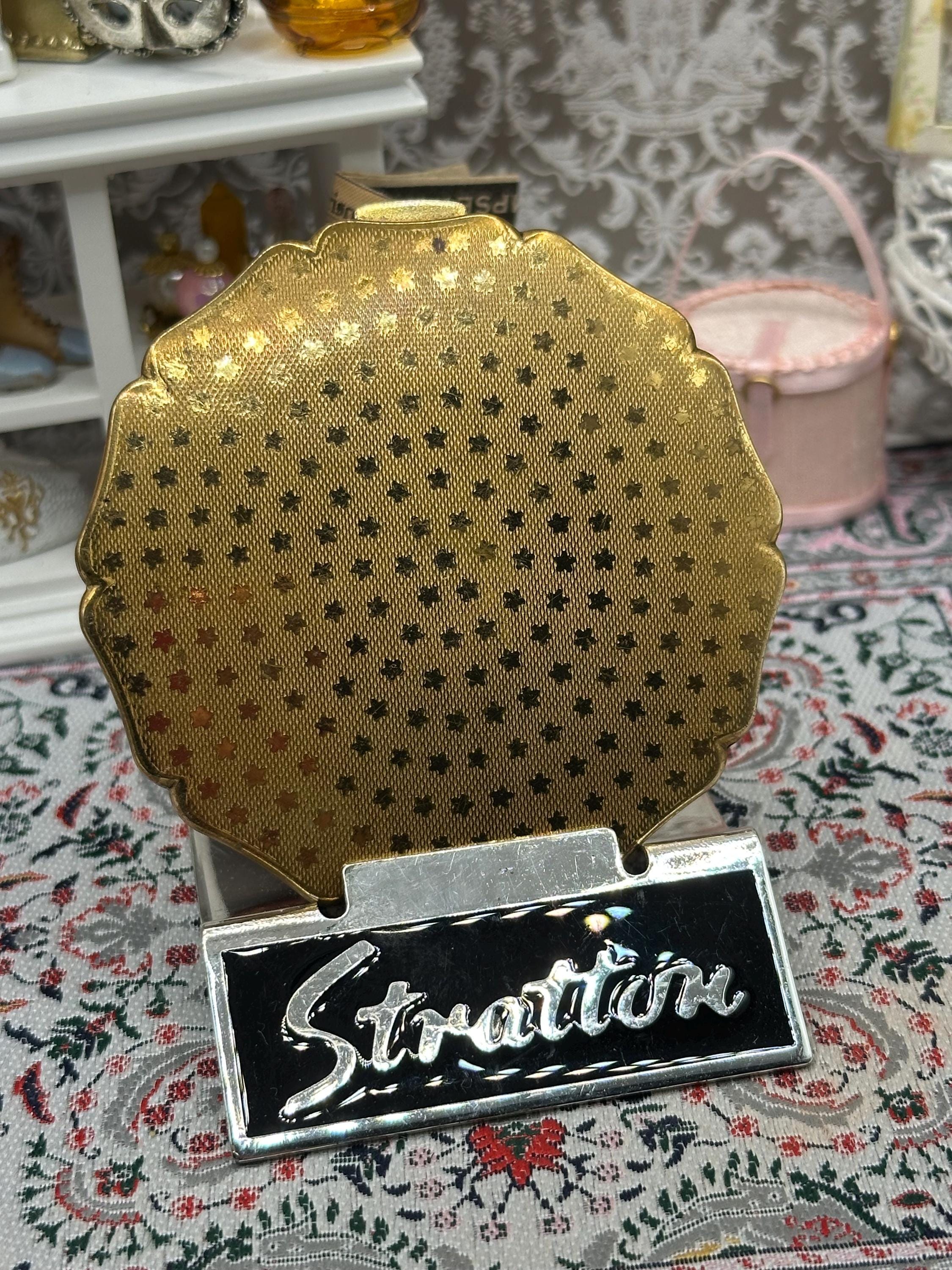 Stratton powder compact 1950s gold tone mother of pearl floral 7.5cm vintage scalloped edge