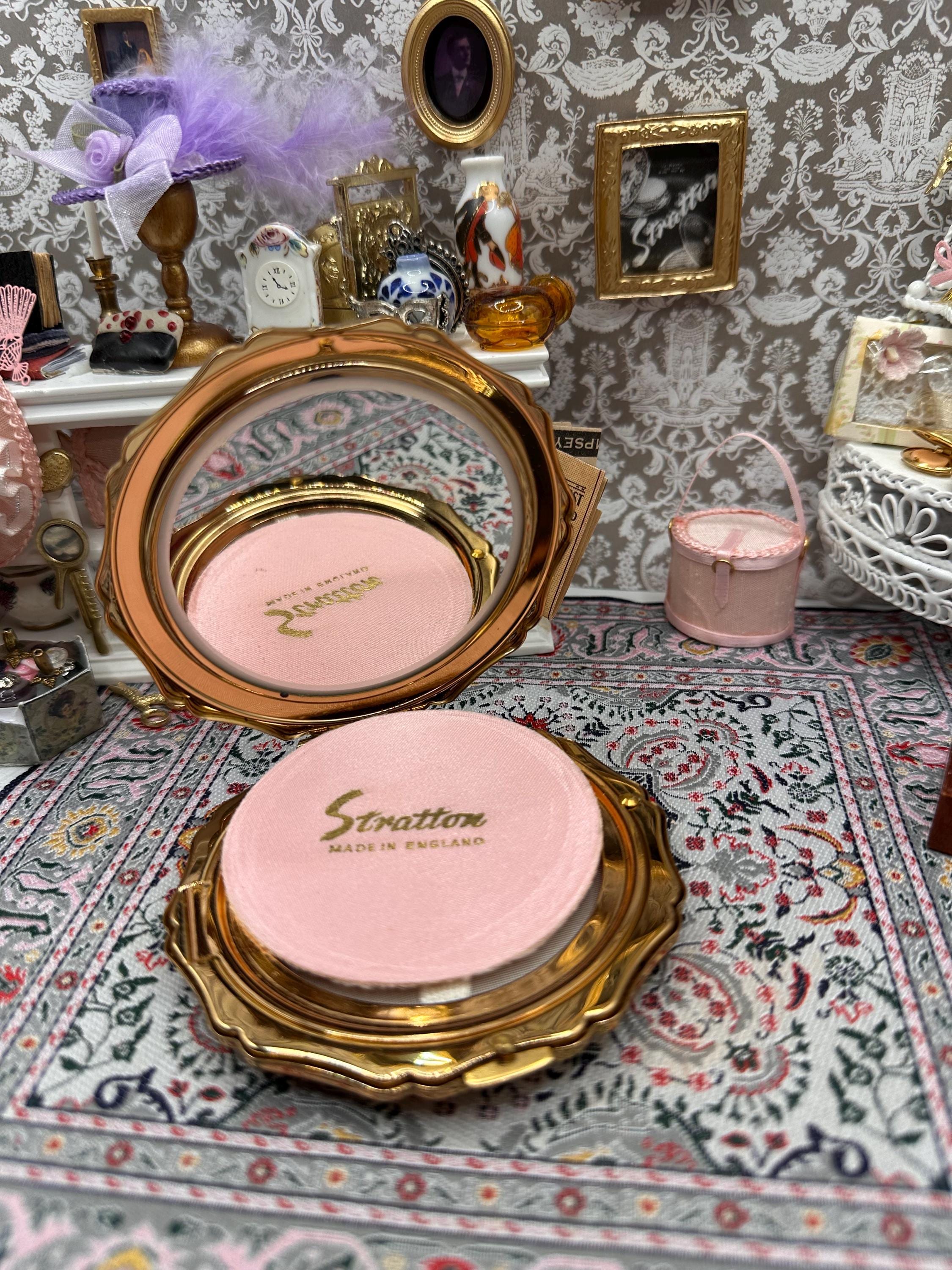 Stratton Starburst Gold Tone Powder Compact 1950s