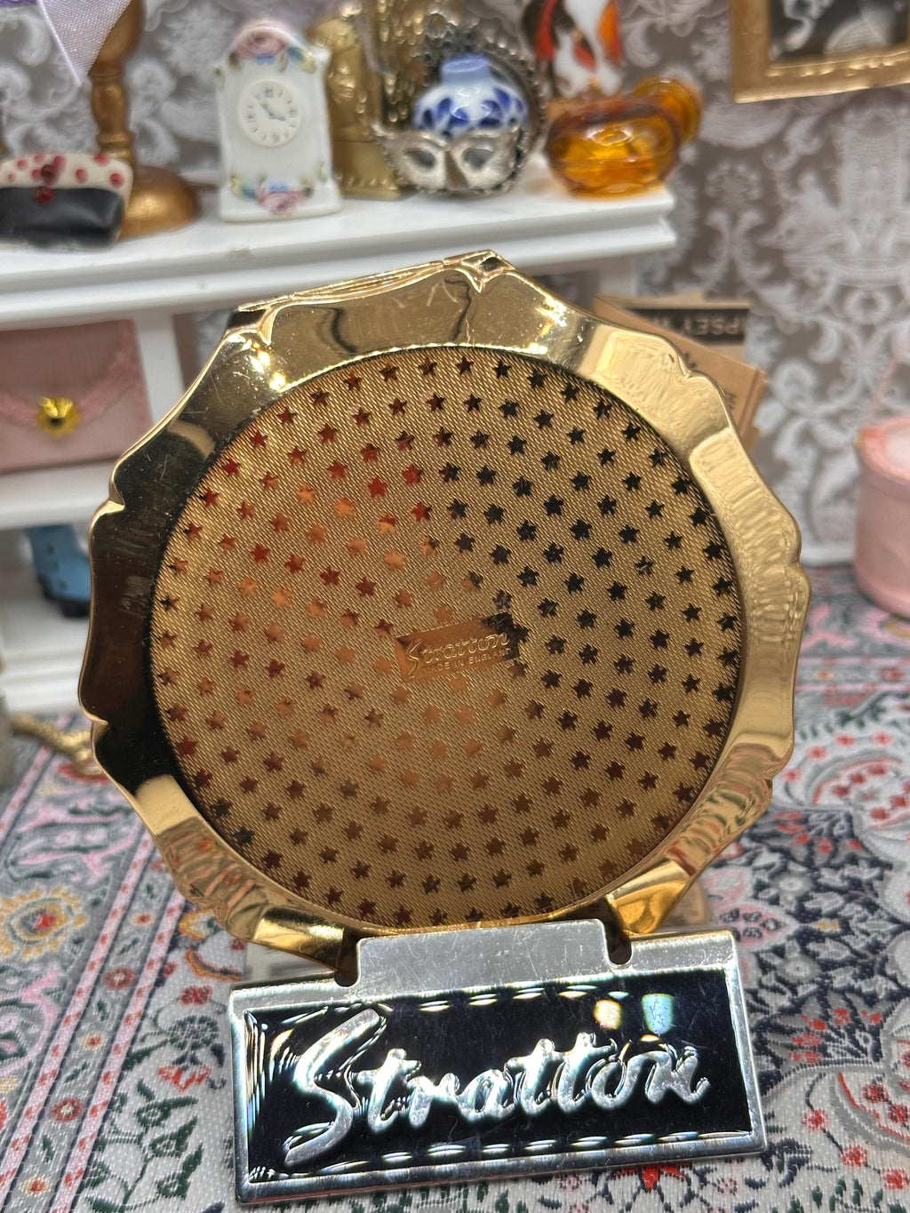 Stratton Starburst Gold Tone Powder Compact 1950s