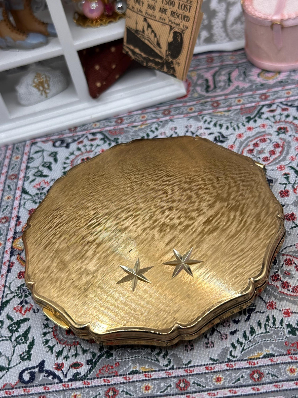 Stratton Starburst Gold Tone Powder Compact 1950s