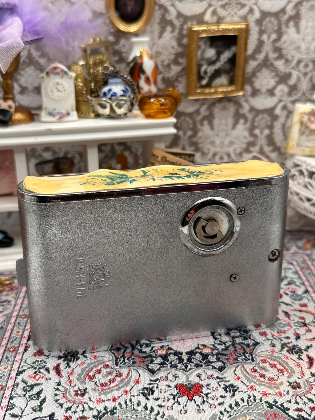 Dandy Mate Silvia Musical Camera Compact – 1960s Floral Vanity Case, Japan