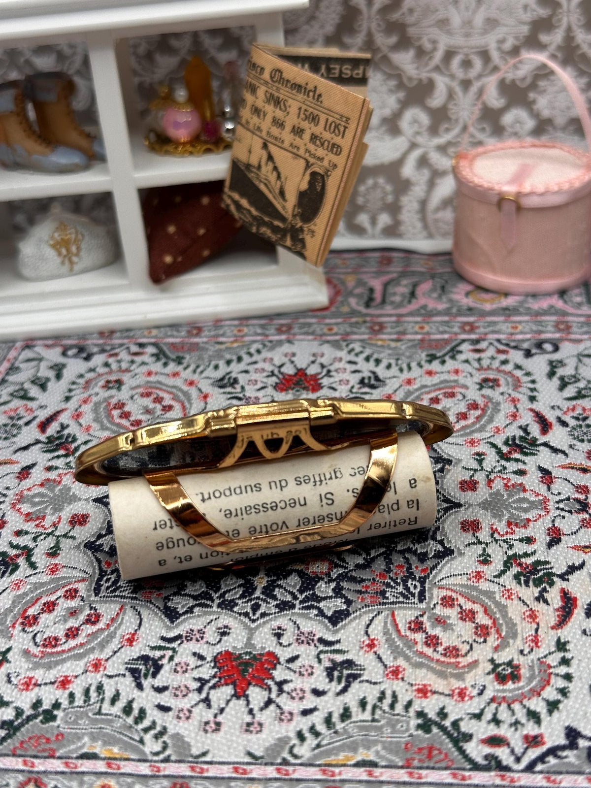 Vintage Stratton Lip View Lipstick Holder Cupid Motif Gold Tone Compact British Vanity Collectible