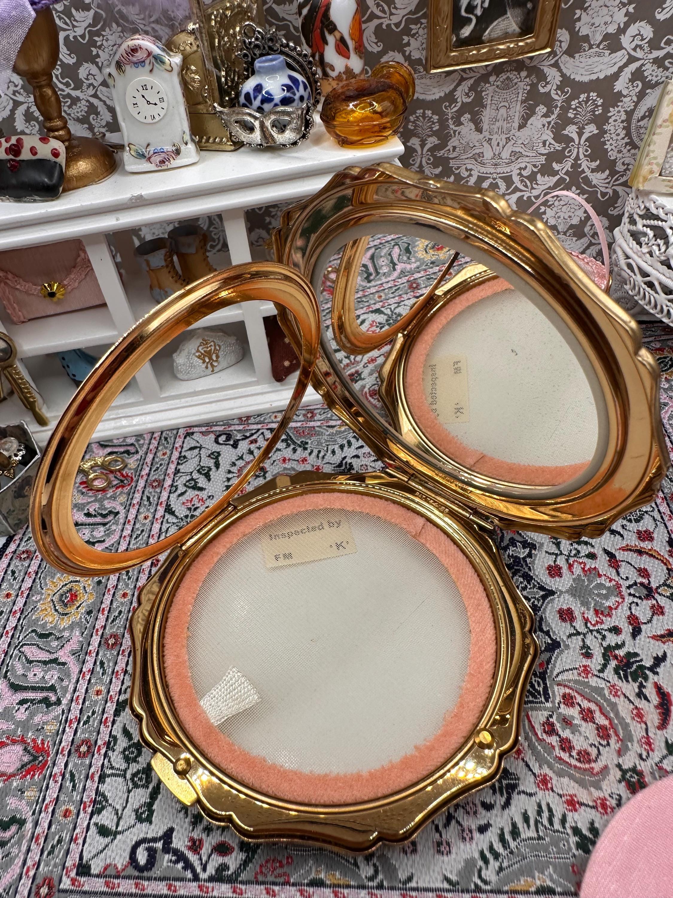 Stratton Starburst Gold Tone Powder Compact 1950s