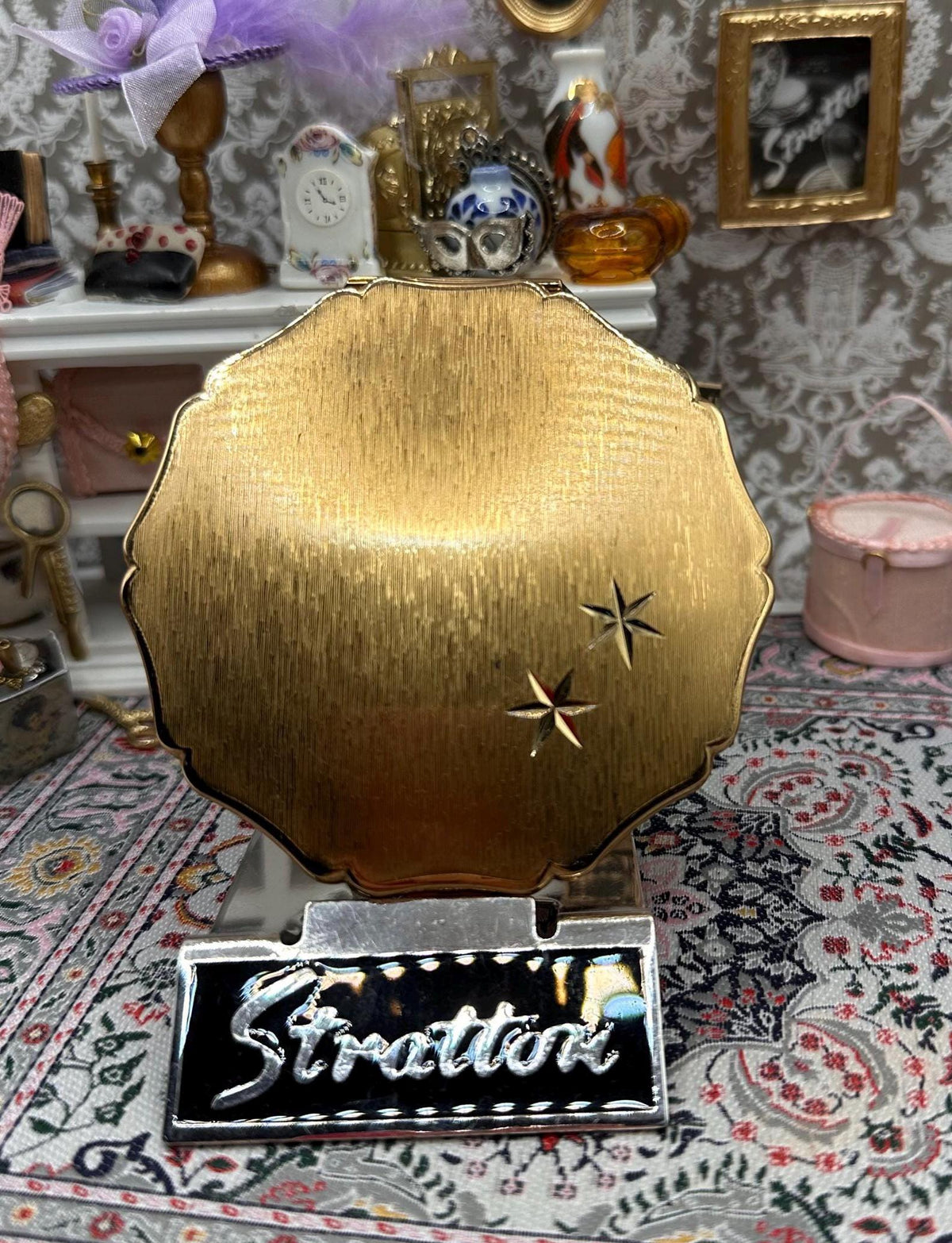 Stratton Starburst Gold Tone Powder Compact 1950s