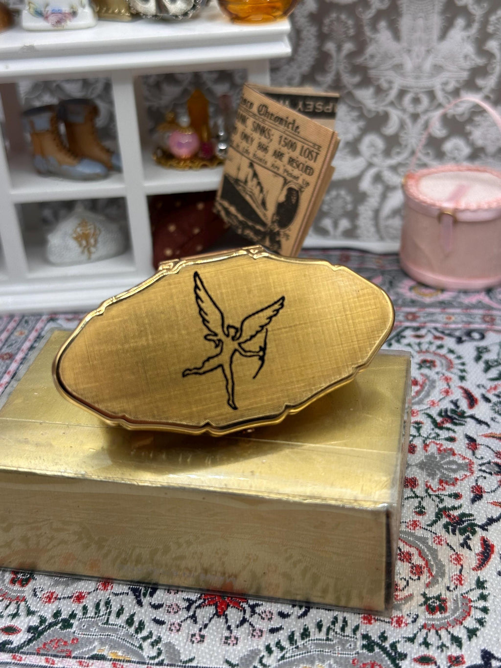 Vintage Stratton Lip View Lipstick Holder Cupid Motif Gold Tone Compact British Vanity Collectible