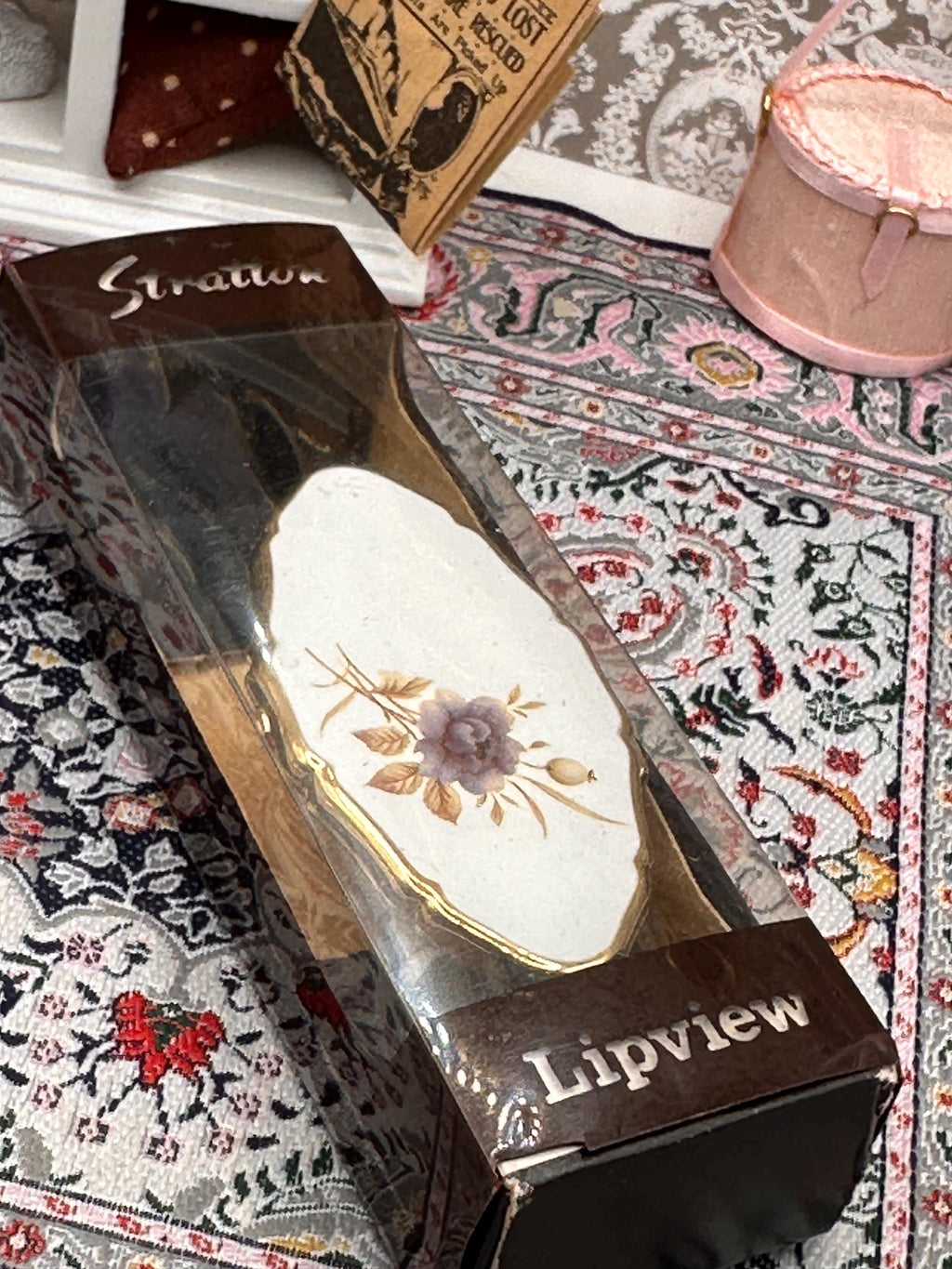Vintage Stratton Lipview Compact Mirror: White Floral Enamel, Gold Tone, Boxed