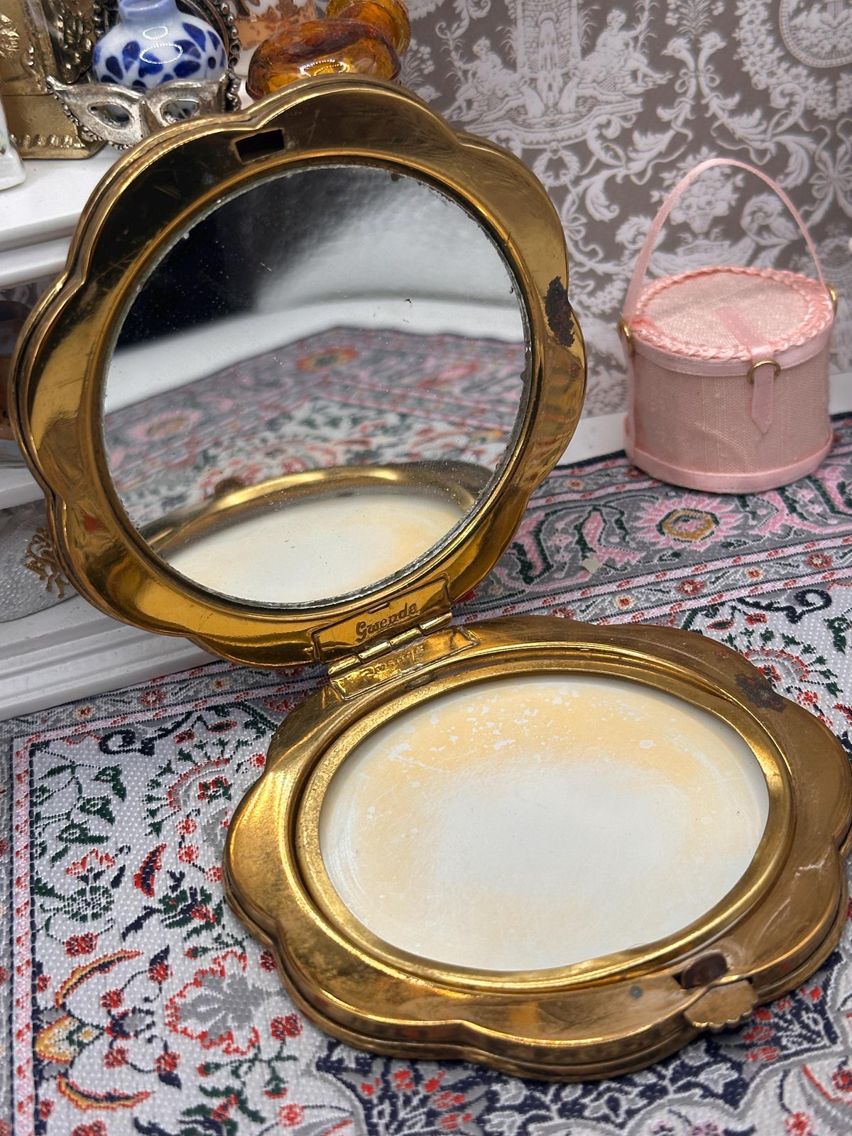 Vintage Gwenda Gold Tone Cherub Powder Compact – Mid Century Makeup Case