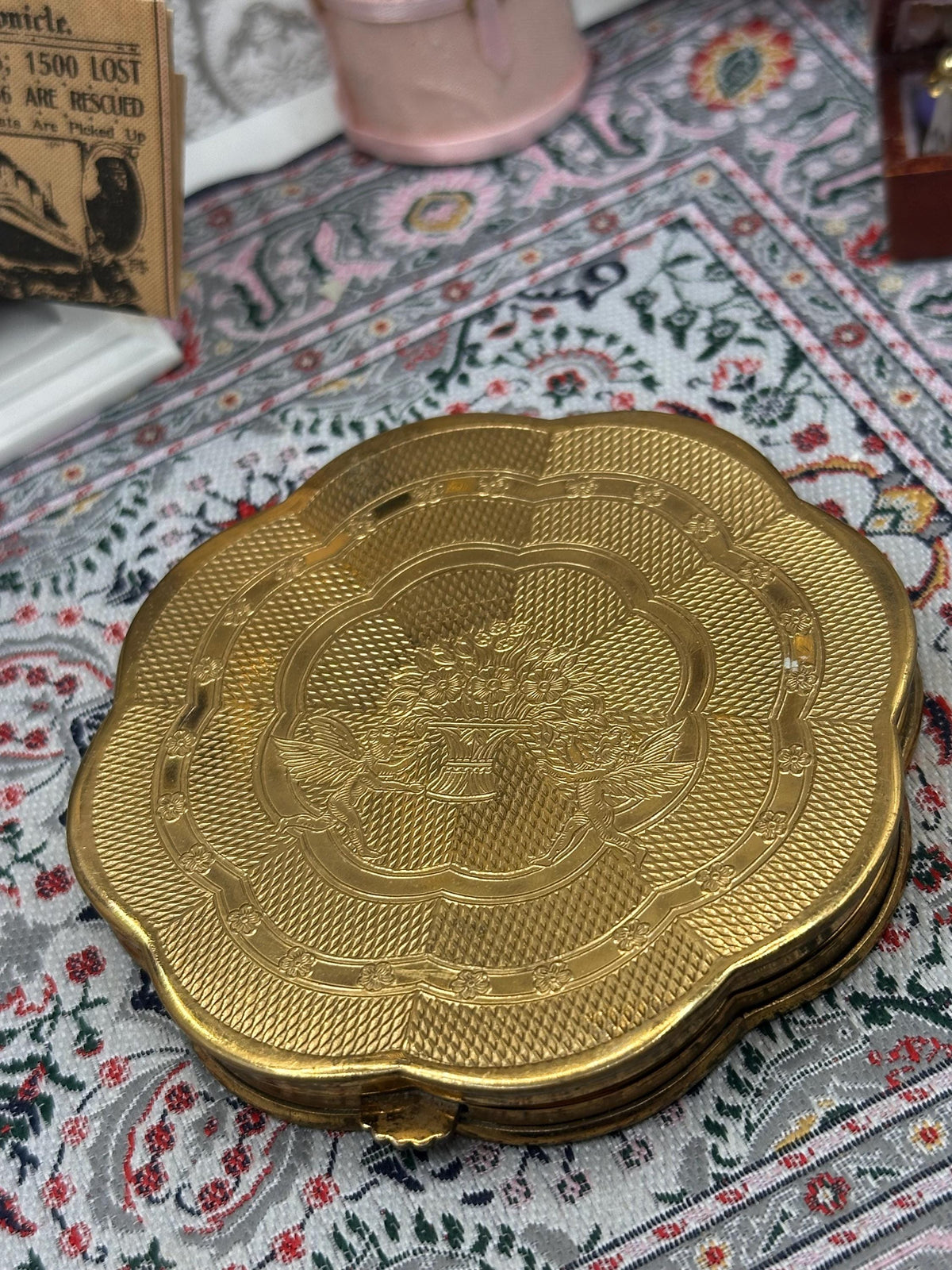 Vintage Gwenda Gold Tone Cherub Powder Compact – Mid Century Makeup Case