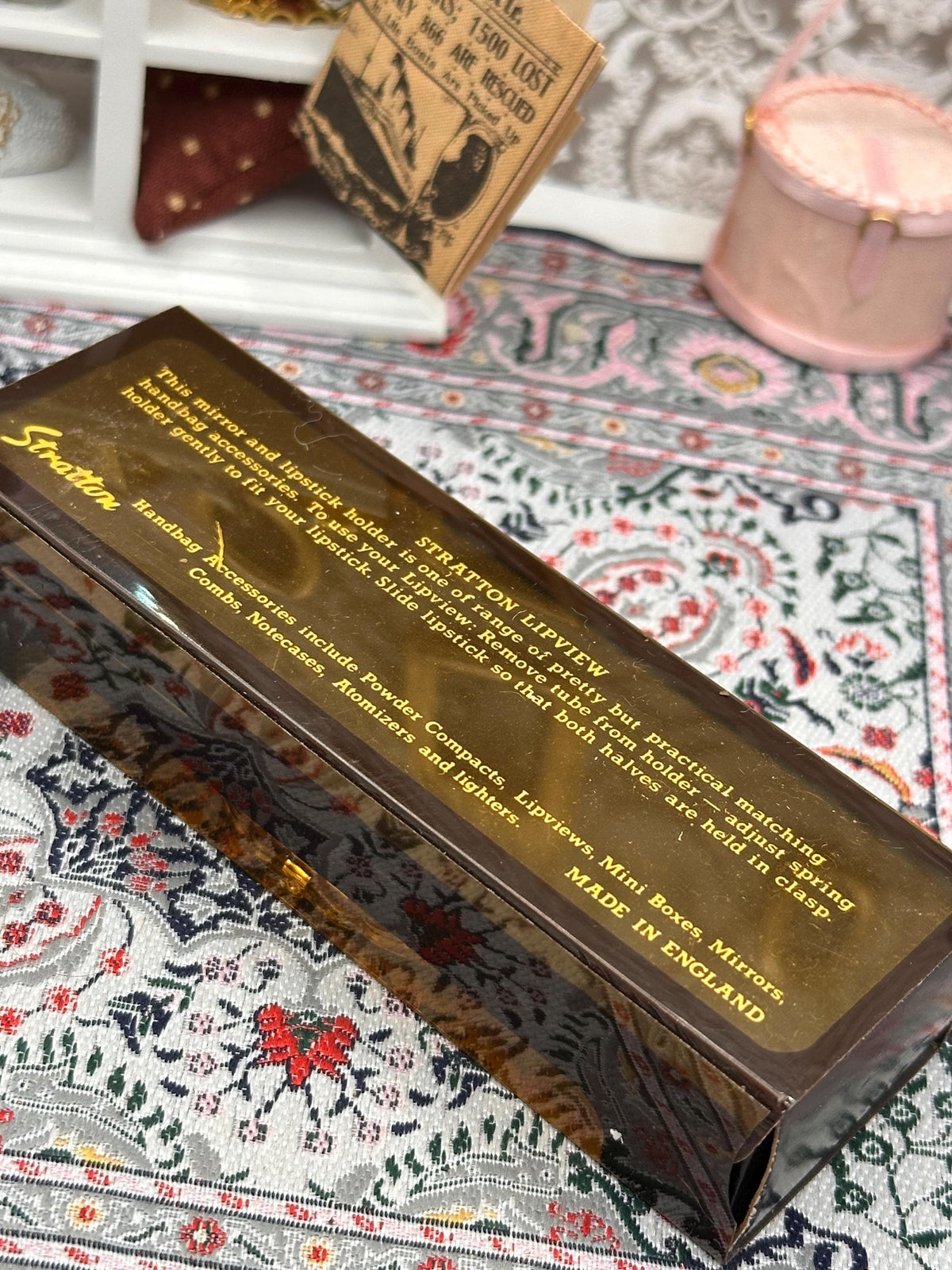 Vintage Stratton Lip View Compact 6cm – Burgundy & White Enamel – Original Box – c.1950s