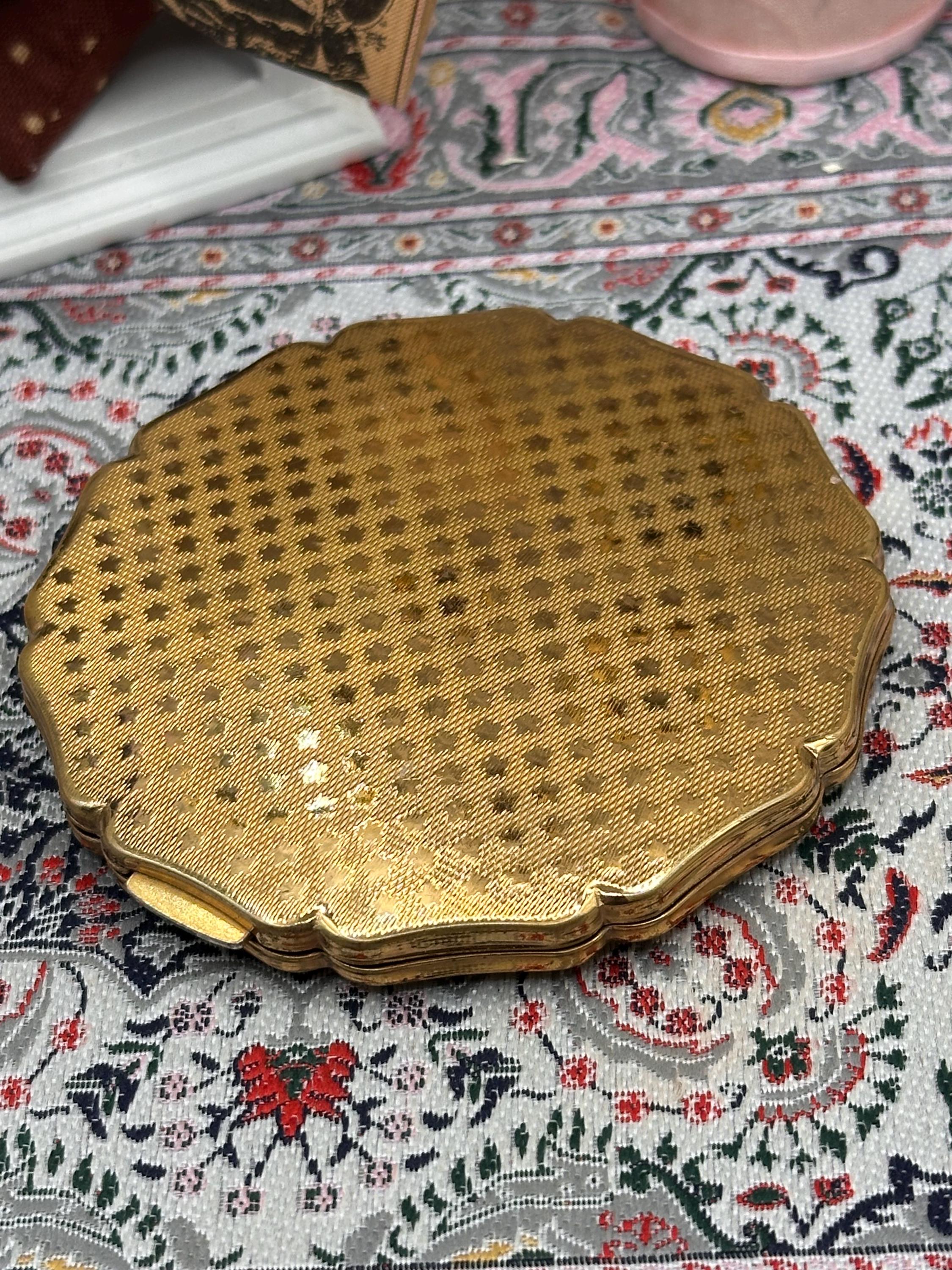 Vintage Stratton Houses of Parliament Powder Compact – Cream Enamel – London Souvenir – c.1950s