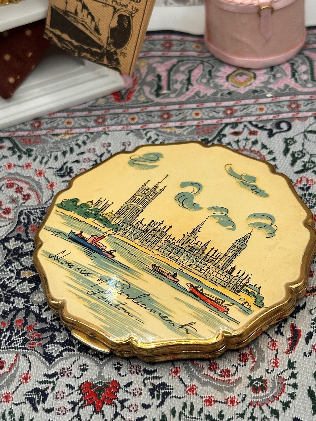 Vintage Stratton Houses of Parliament Powder Compact – Cream Enamel – London Souvenir – c.1950s