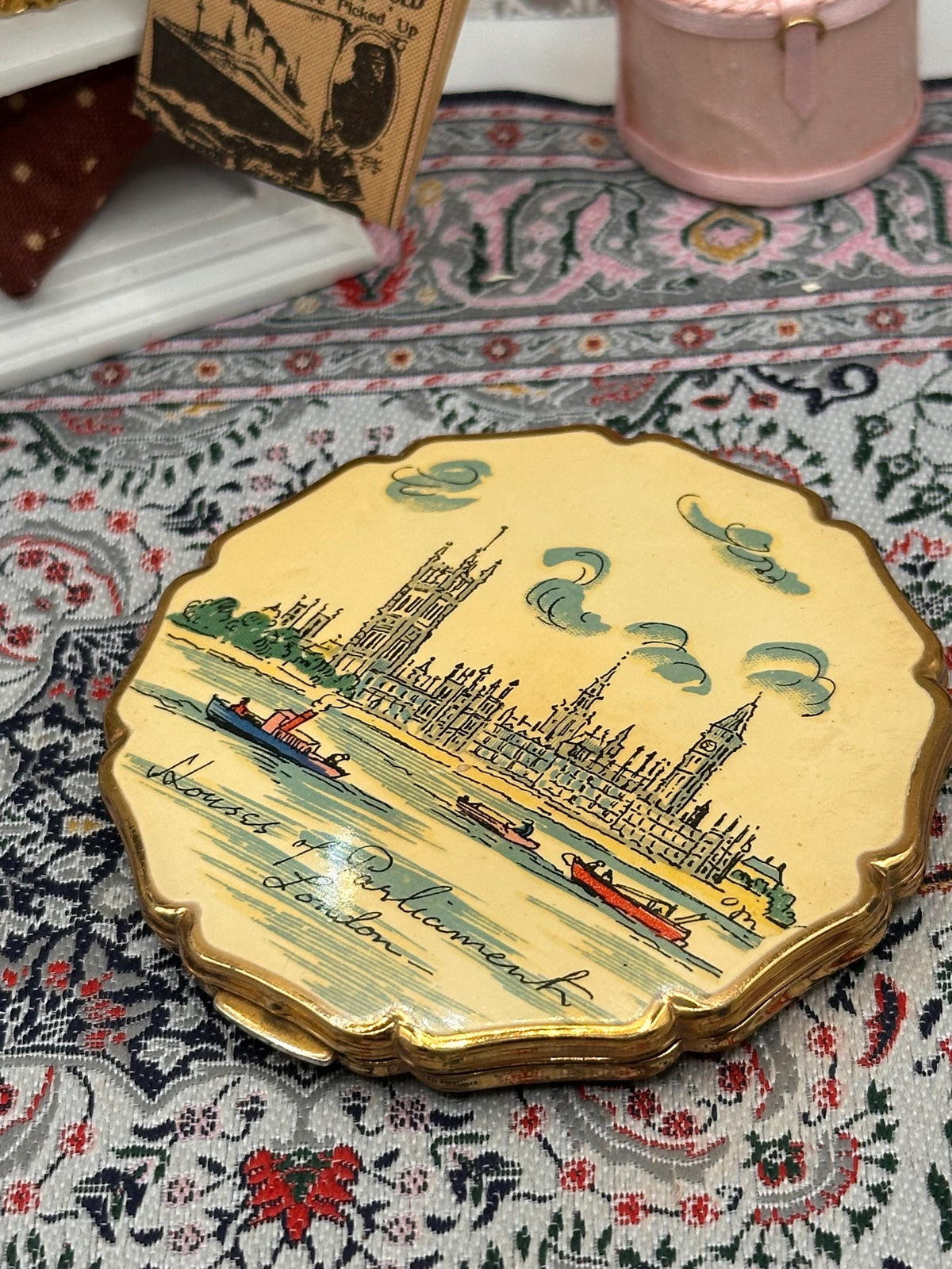 Vintage Stratton Houses of Parliament Powder Compact – Cream Enamel – London Souvenir – c.1950s