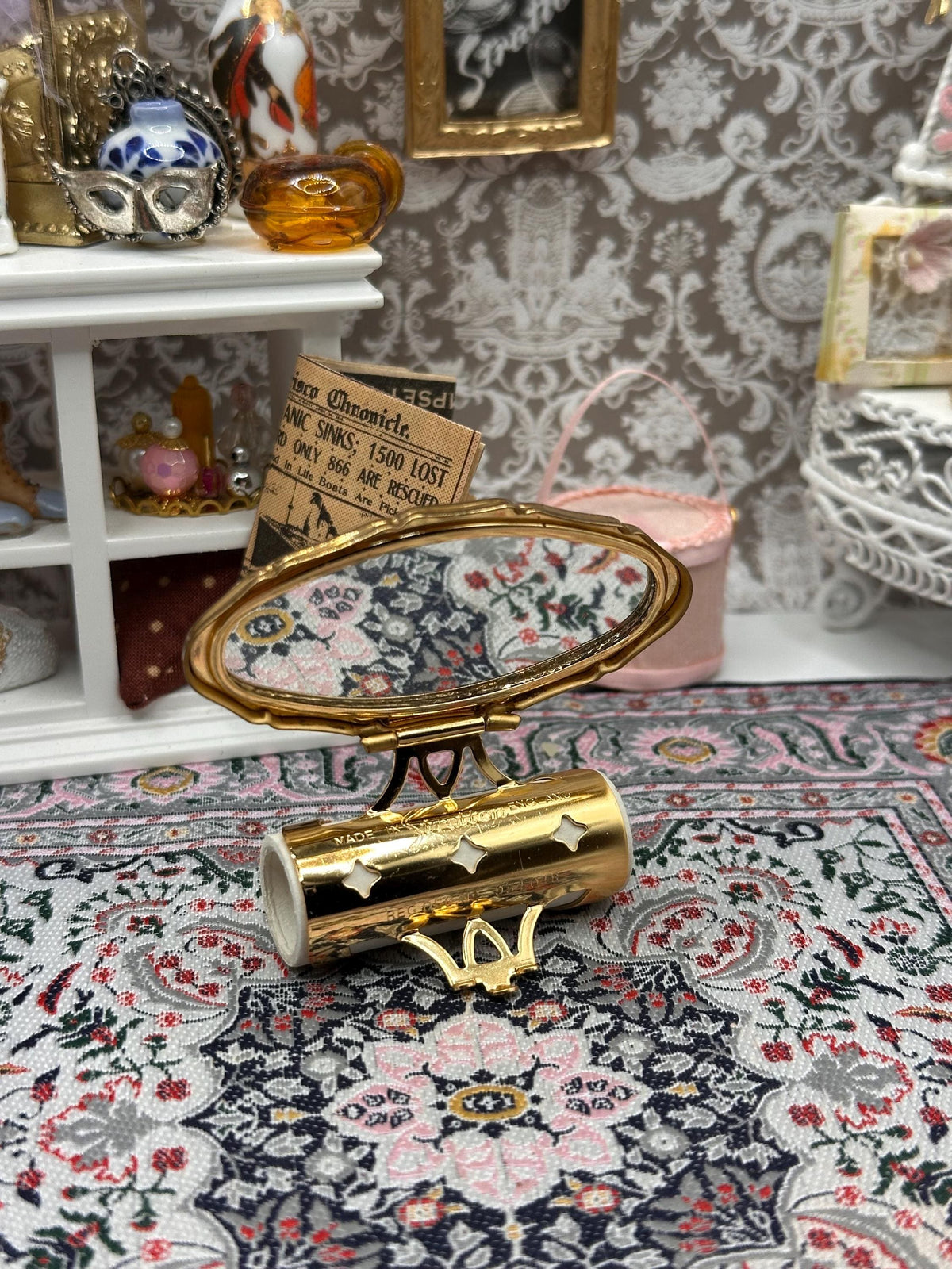 Vintage Stratton Lipview Compact Mirror: White Floral Enamel, Gold Tone, Boxed