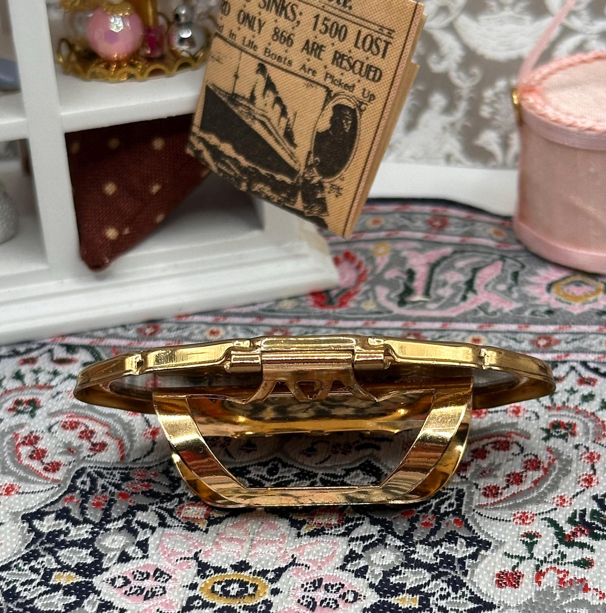 Stratton Lip-View Lipstick Compact – Vintage 1950s Enamel Floral Design – Gold Tone Mirror Lid – 6cm
